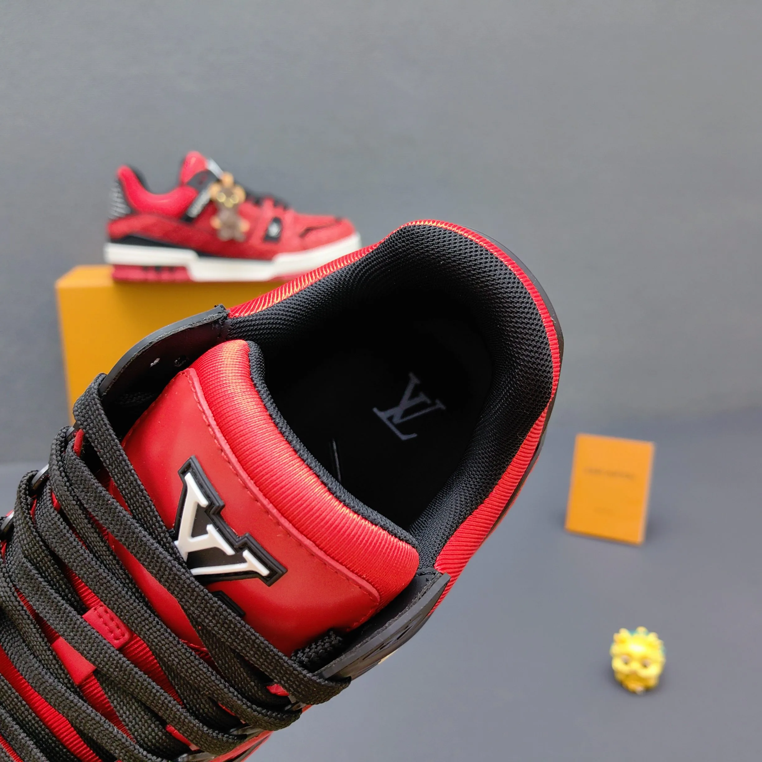 Women's Sneakers LOUIS VUITTON 17725109