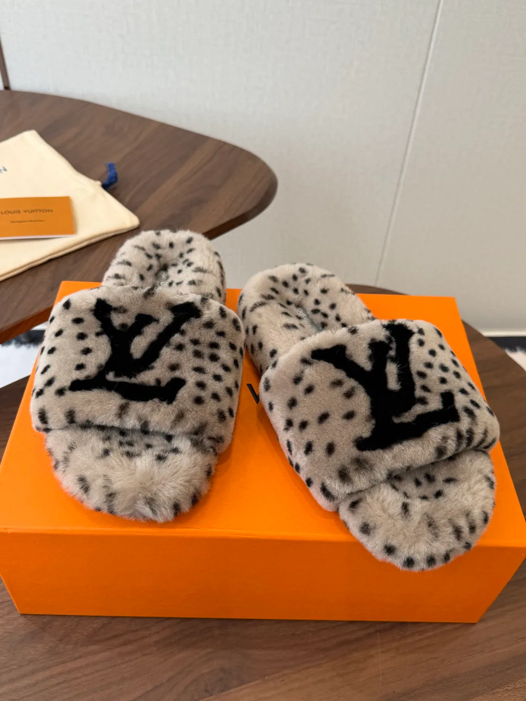 Women's Slippers LOUIS VUITTON 18182967