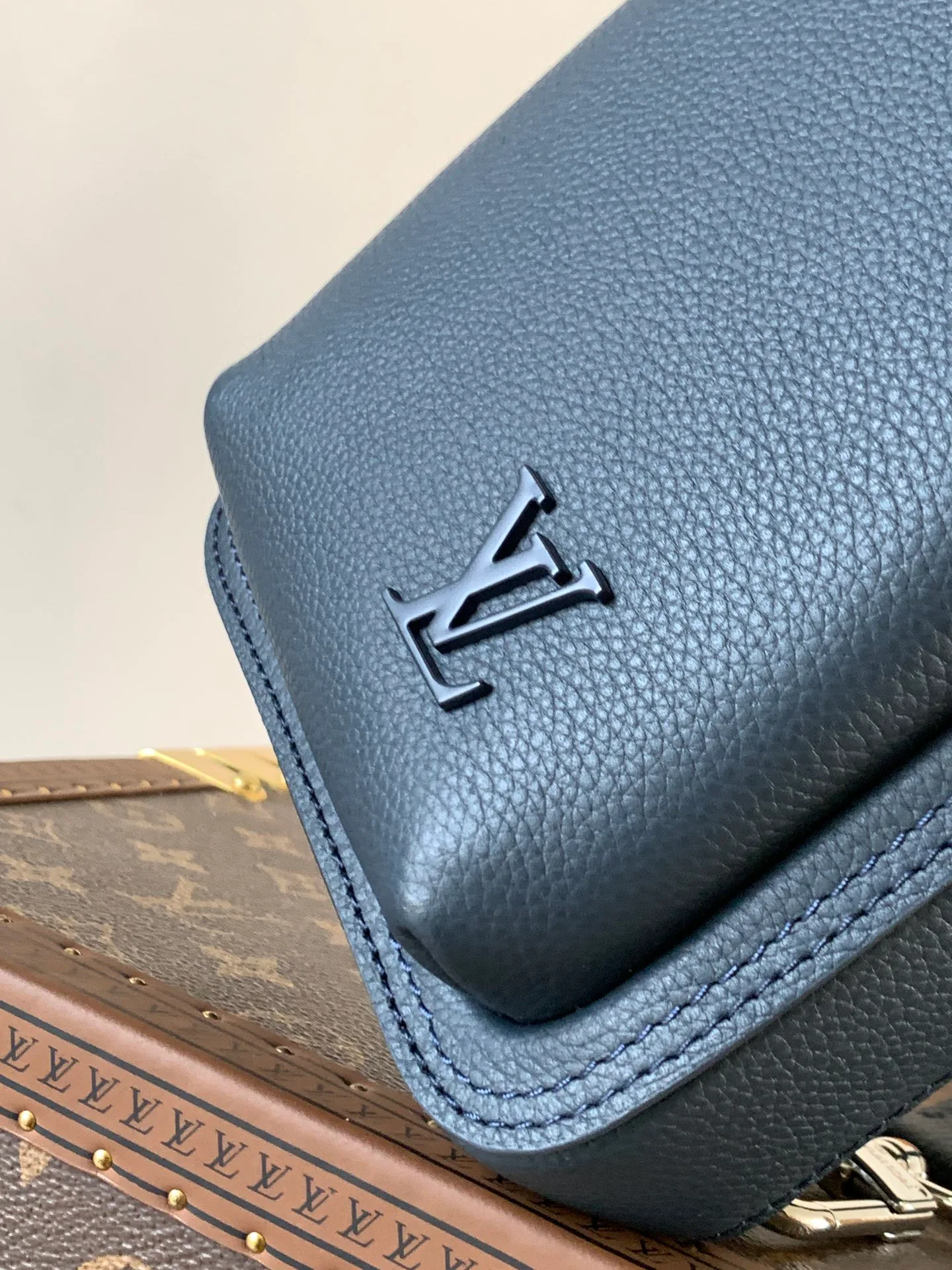 Women's Shoulder Bags LOUIS VUITTON 17948719