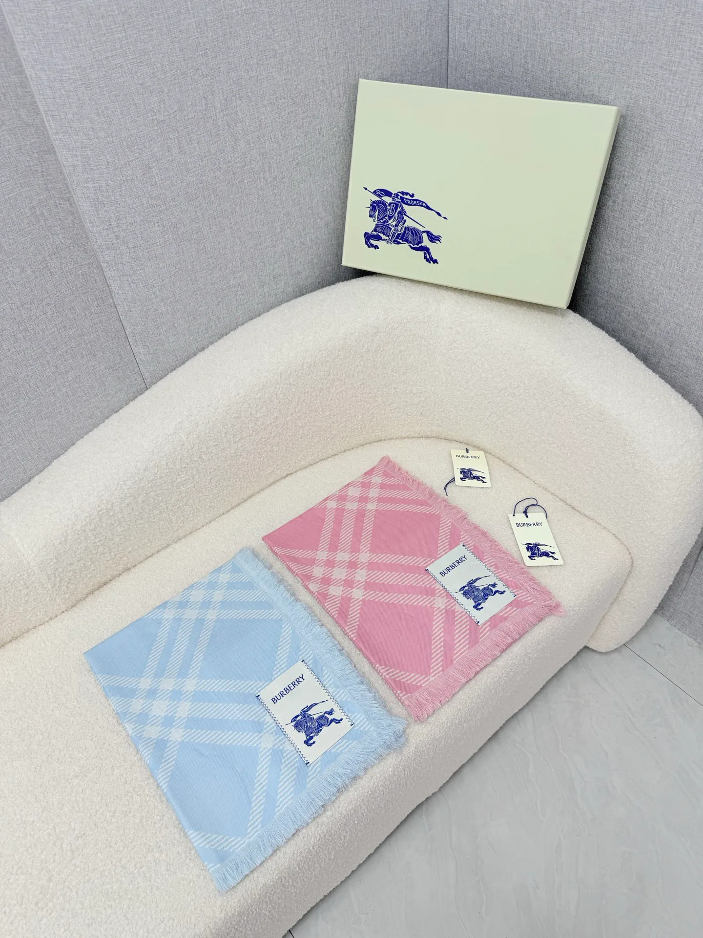 Scarves BURBERRY 18322315