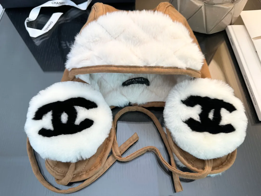 Hats CHANEL 18347637