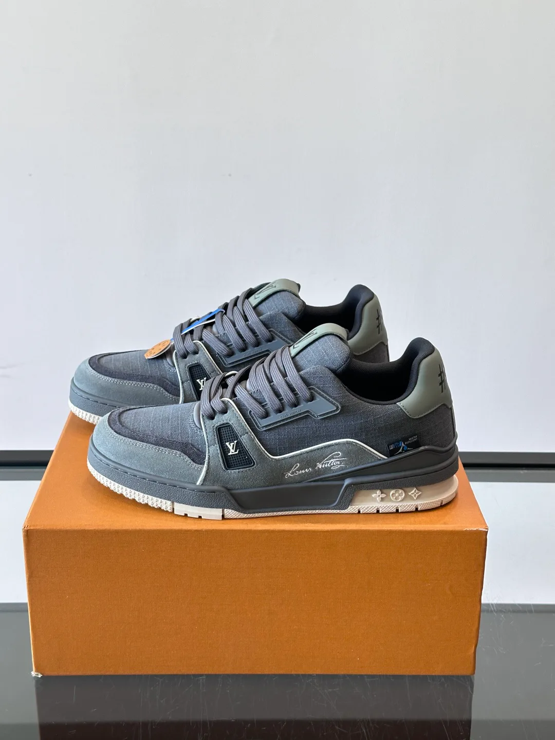 Men's Sneakers LOUIS VUITTON 17604276