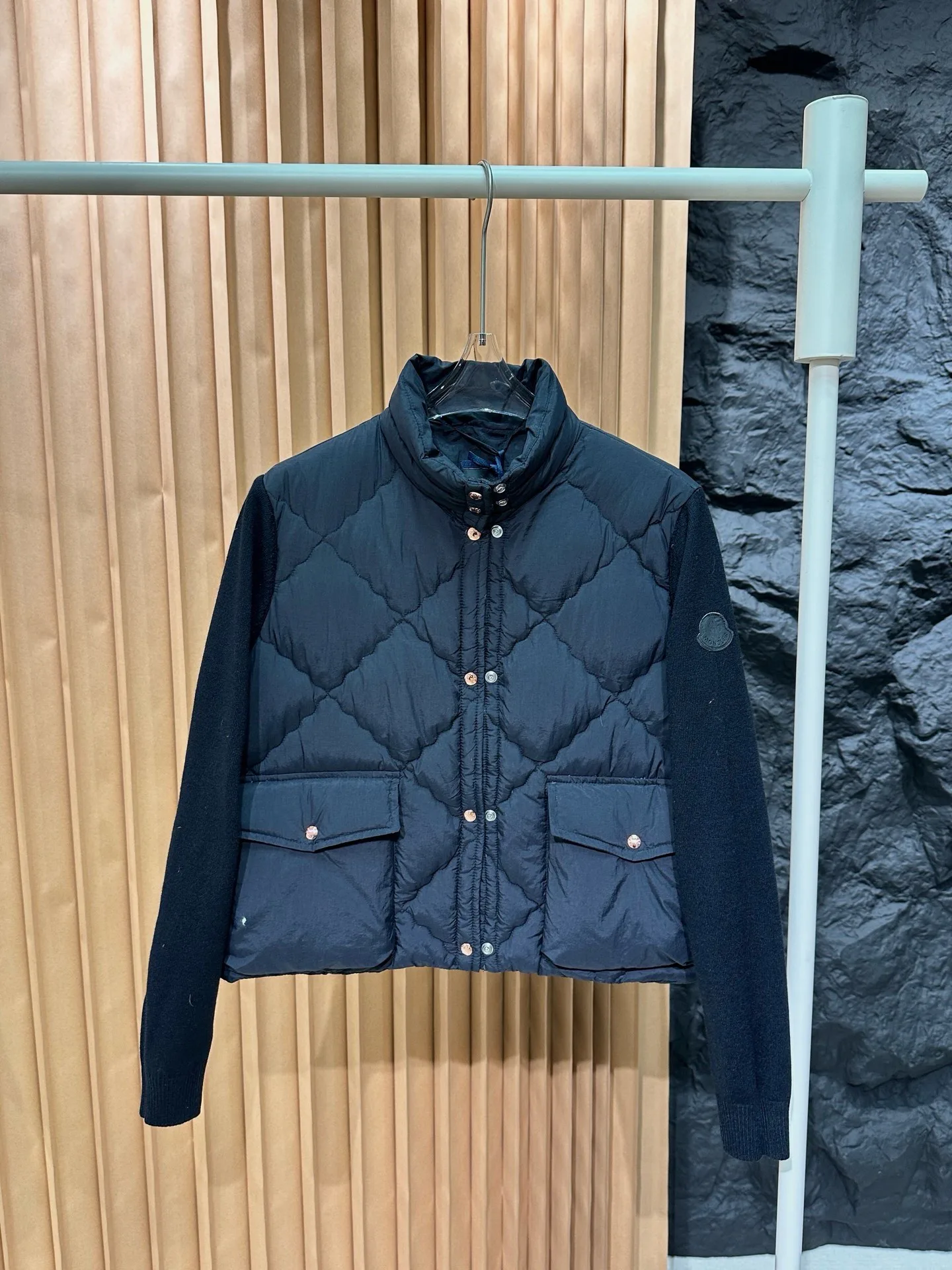 Women's Jackets And Down Jackets MONCLER 18016937