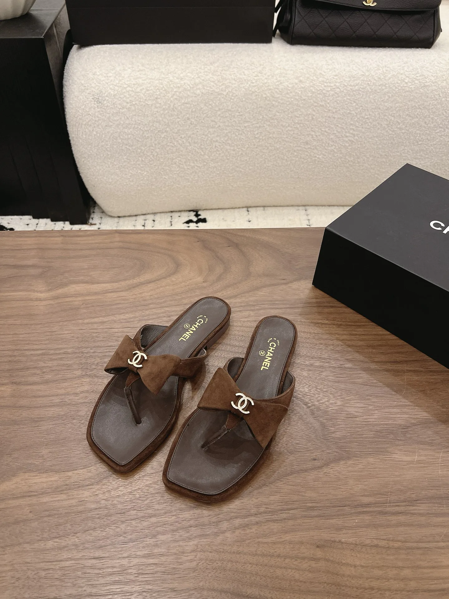 Women's Flip-Flops CHANEL 16902357