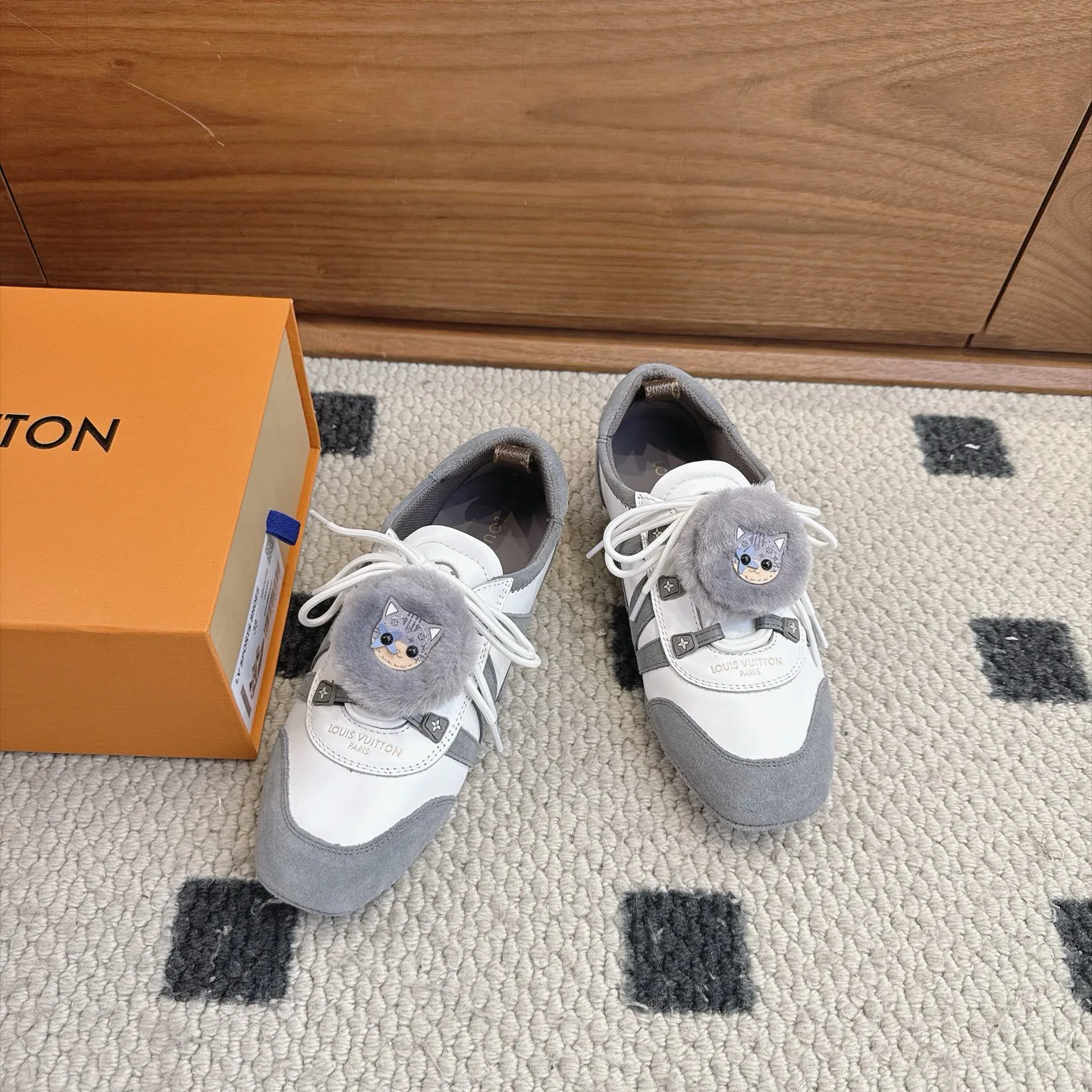 Women's Sneakers LOUIS VUITTON 18025434
