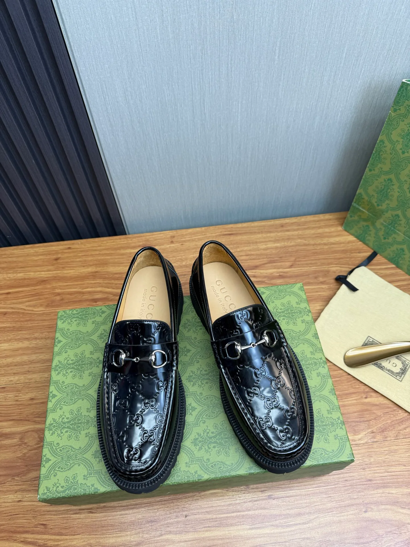 Men's Loafers And Dress Shoes GUCCI 17851632