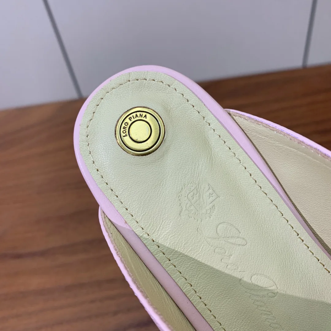 Women's Mules And Clogs LORO PIANA 17631665