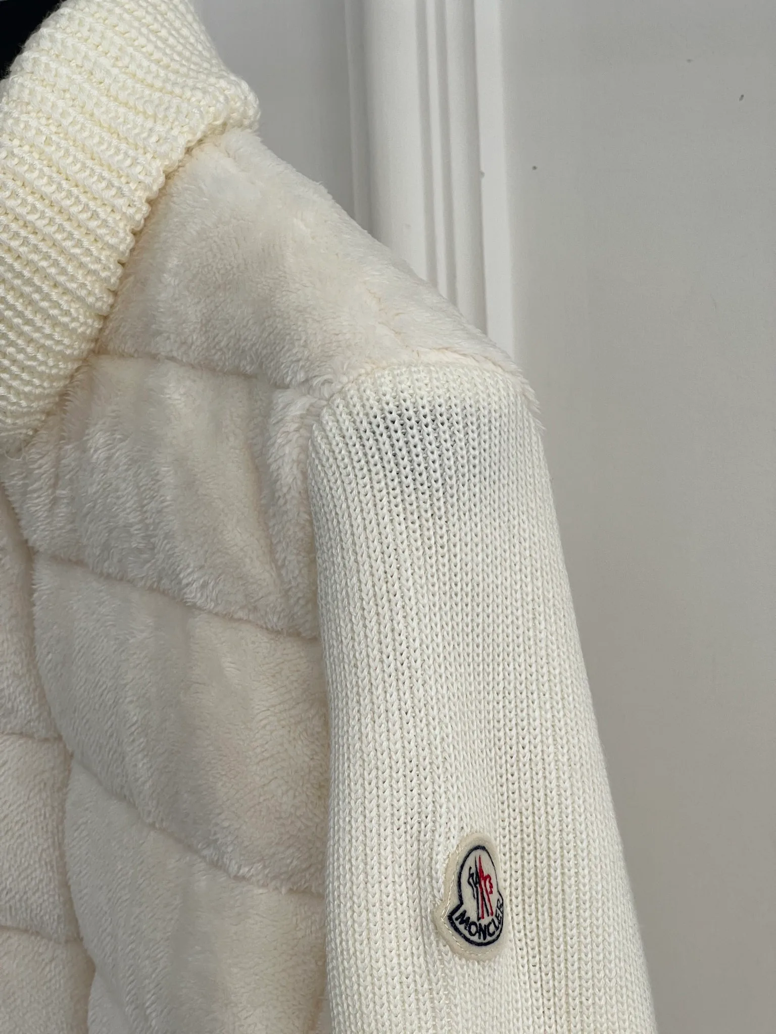 Women's Jackets And Down Jackets MONCLER 18416236