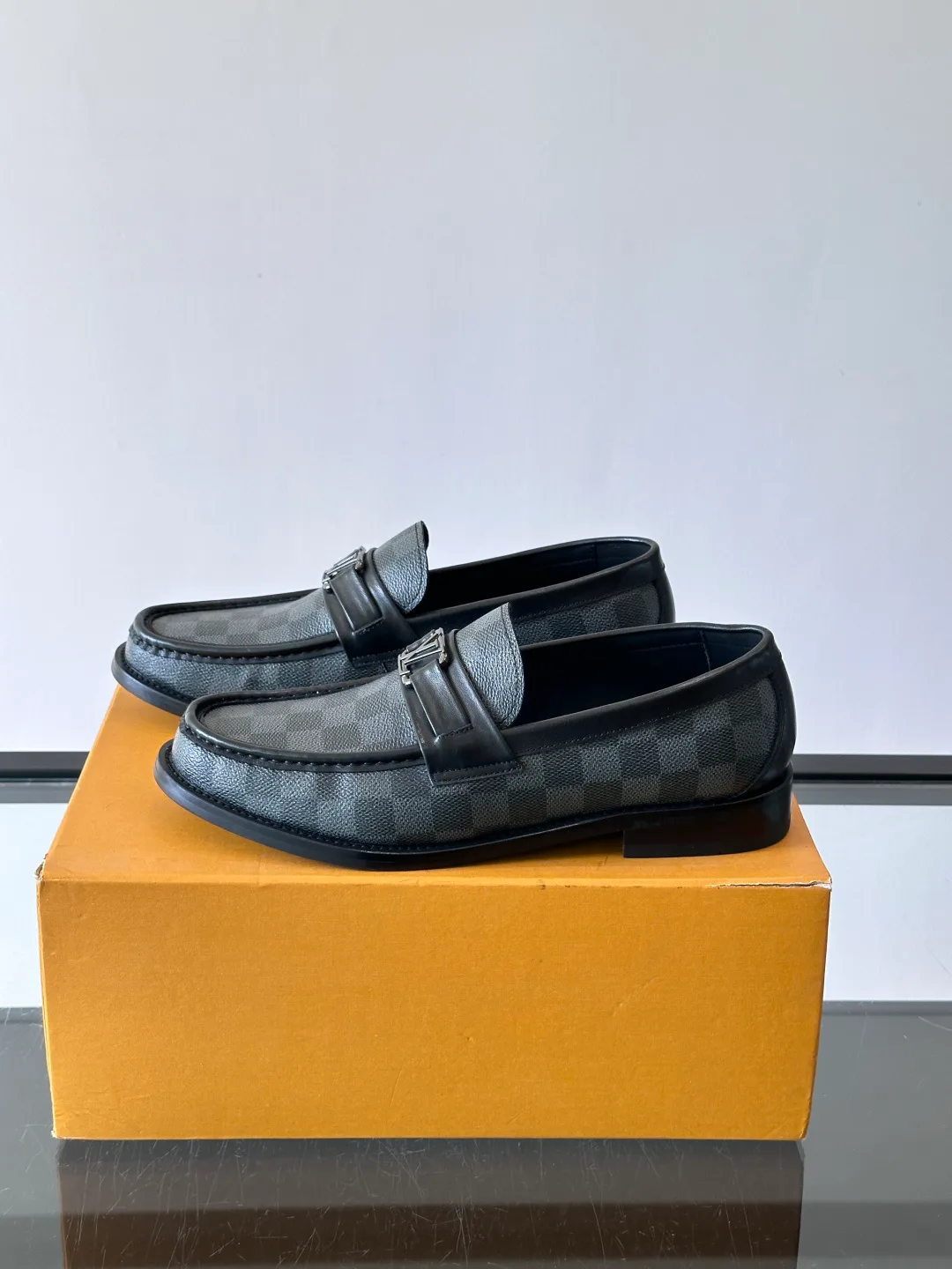 Men's Loafers And Dress Shoes LOUIS VUITTON 18169705