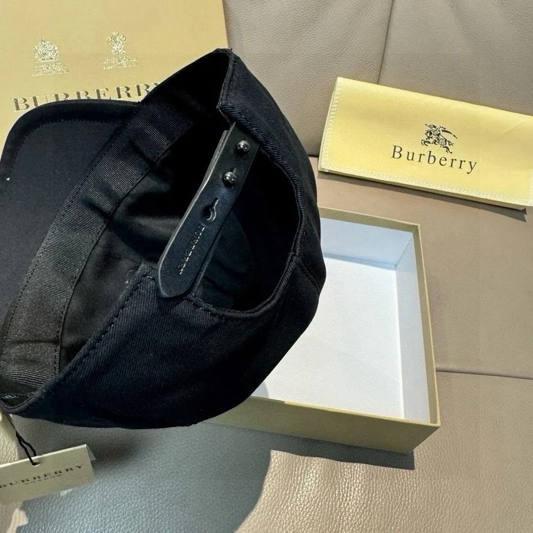 Hats BURBERRY 17604845