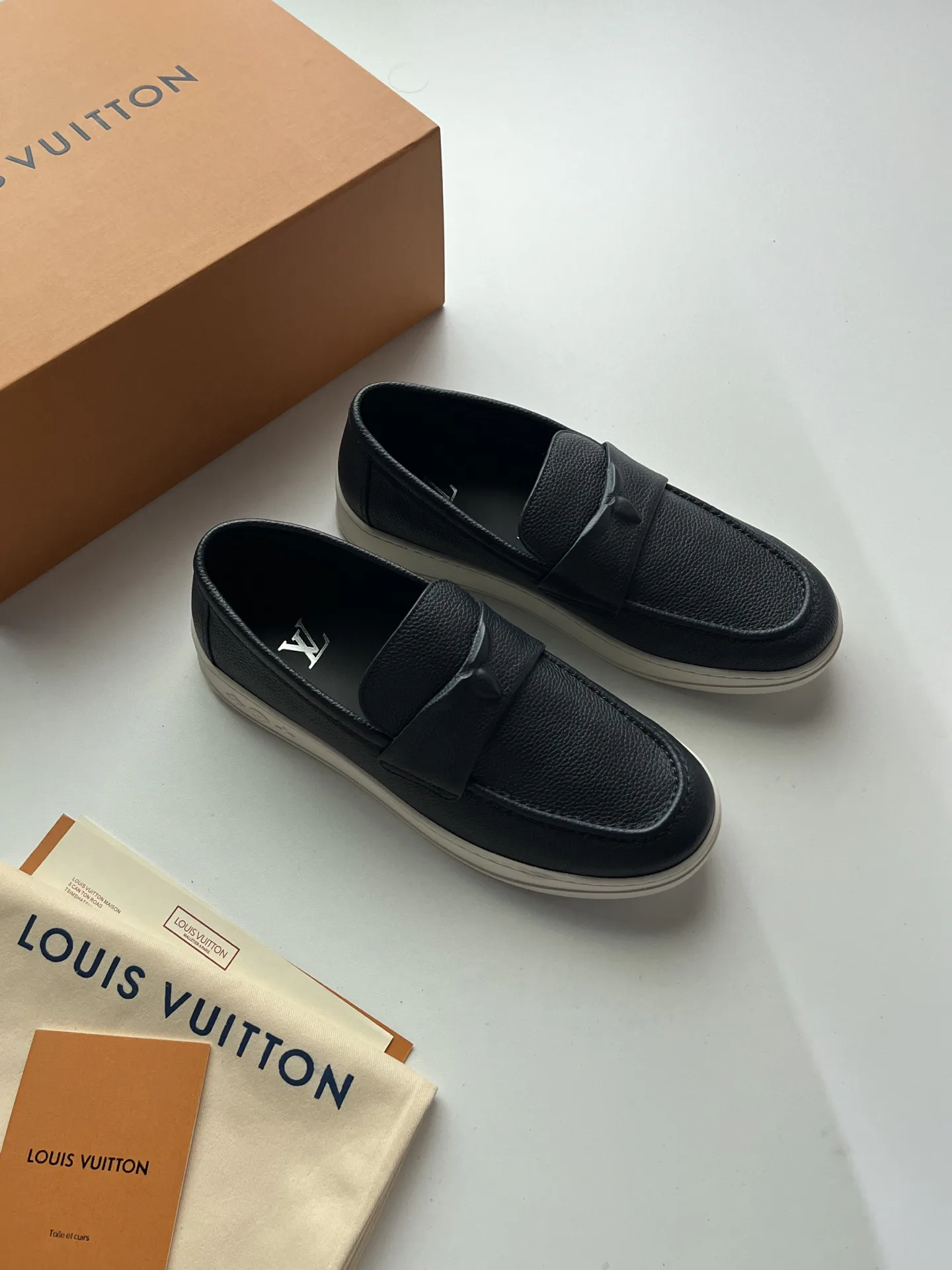 Men's Loafers And Dress Shoes LOUIS VUITTON 17954807