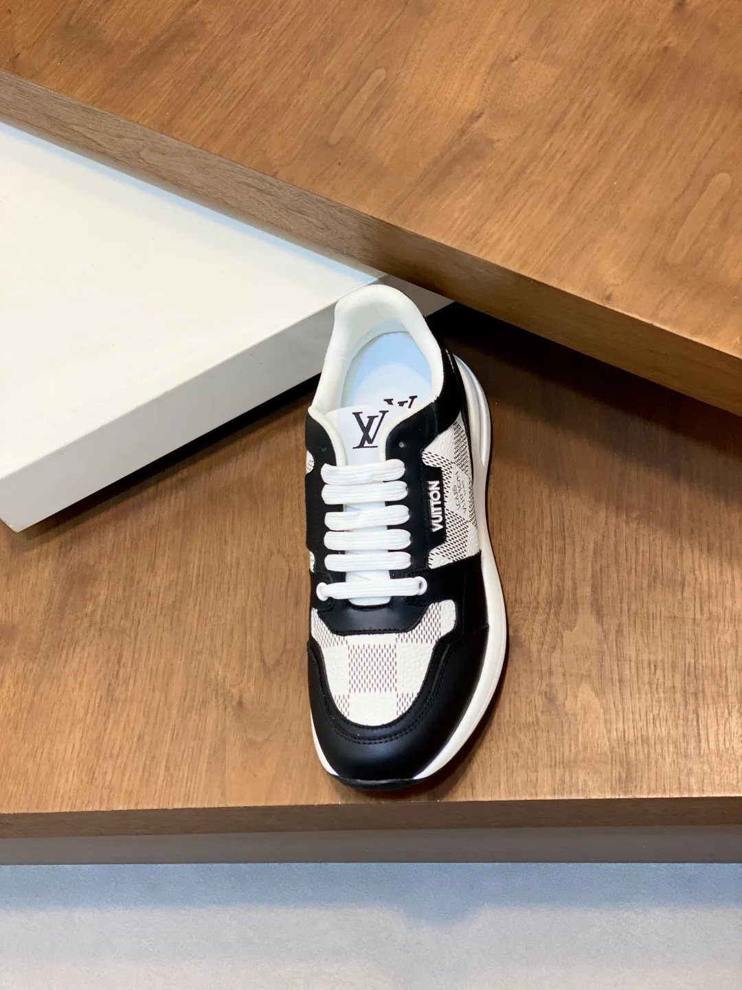 Men's Sneakers LOUIS VUITTON 18274583