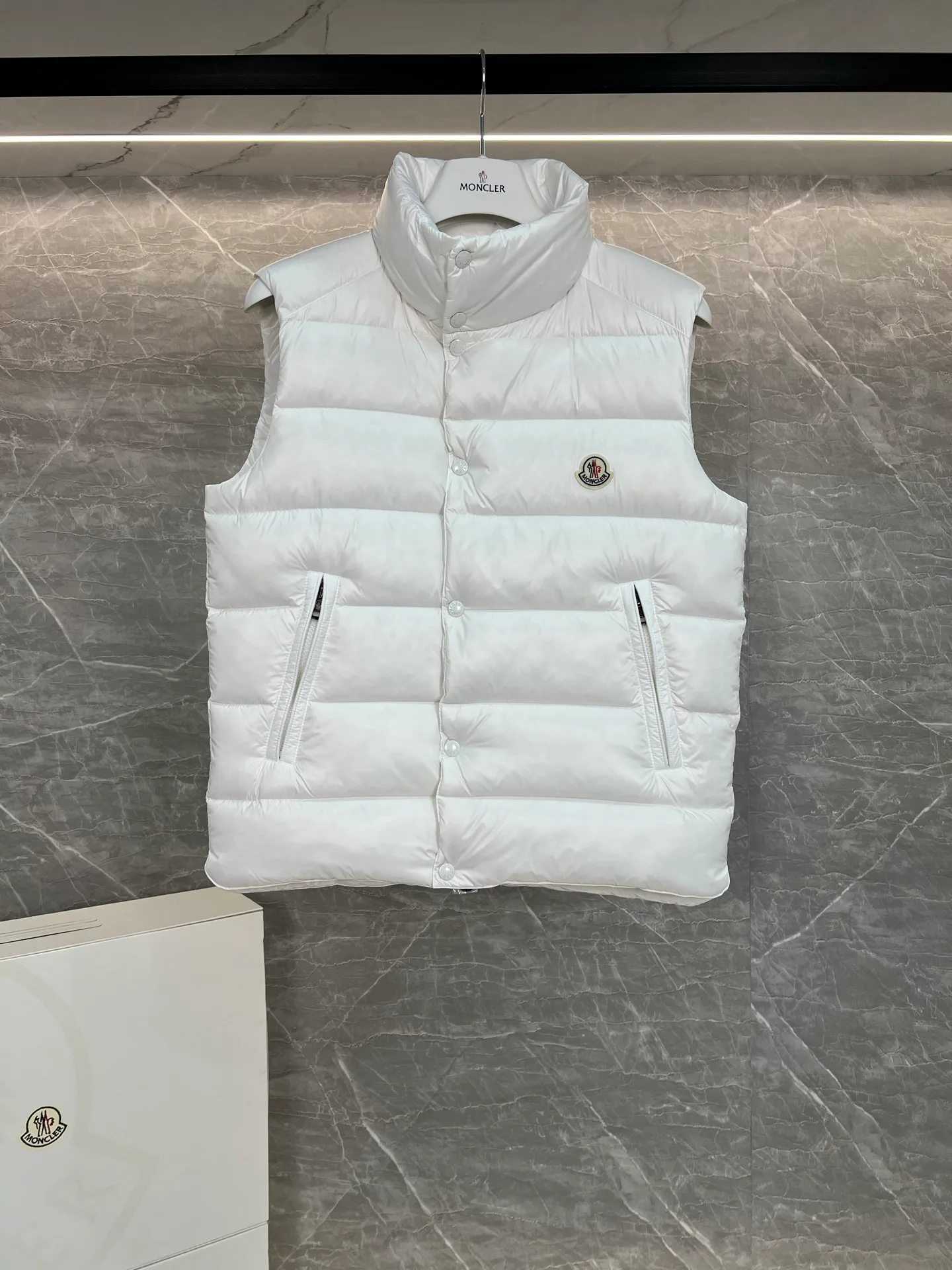 Men's Vests MONCLER 18111355