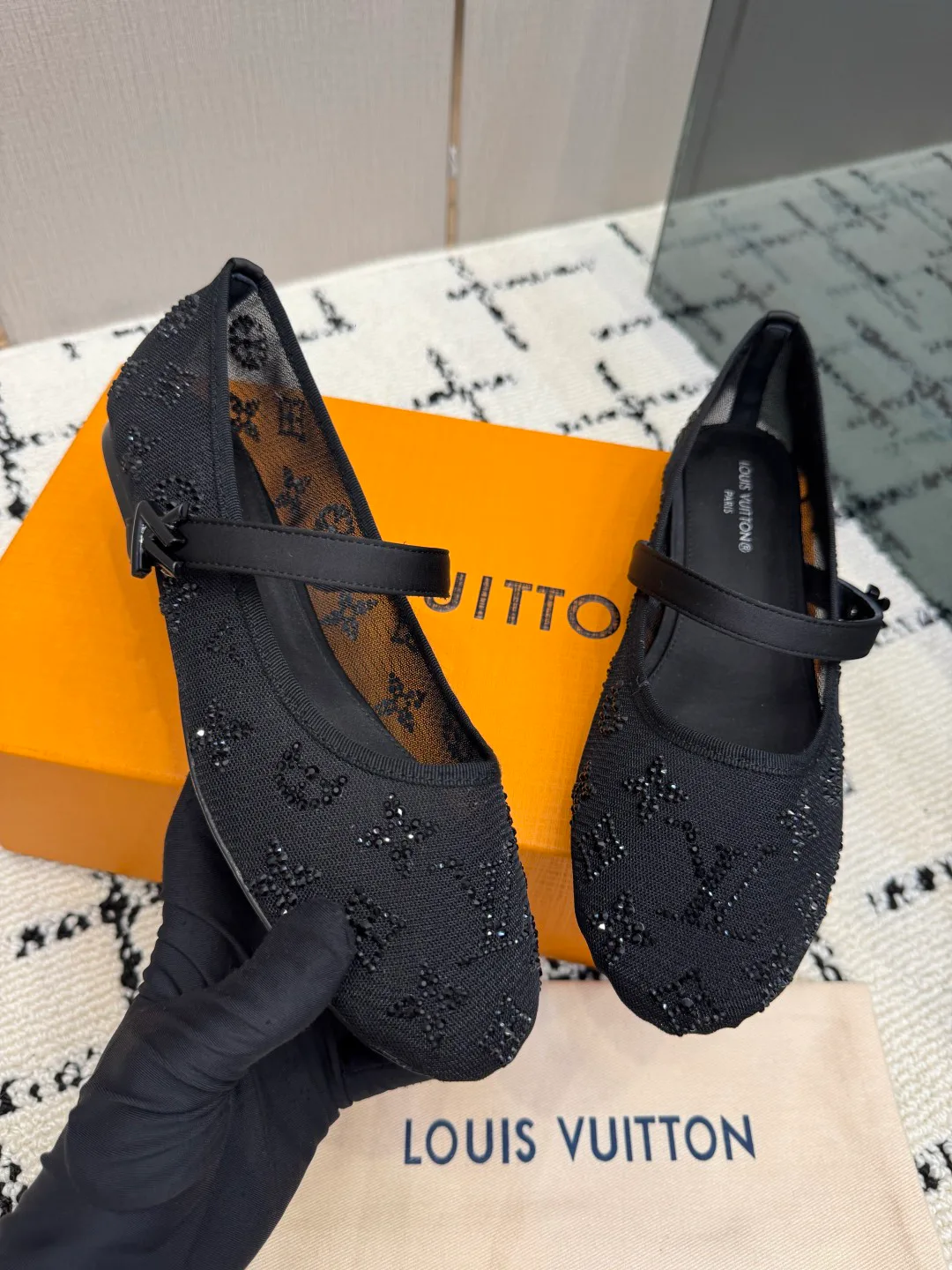 Women's Ballet Flats LOUIS VUITTON 17947020