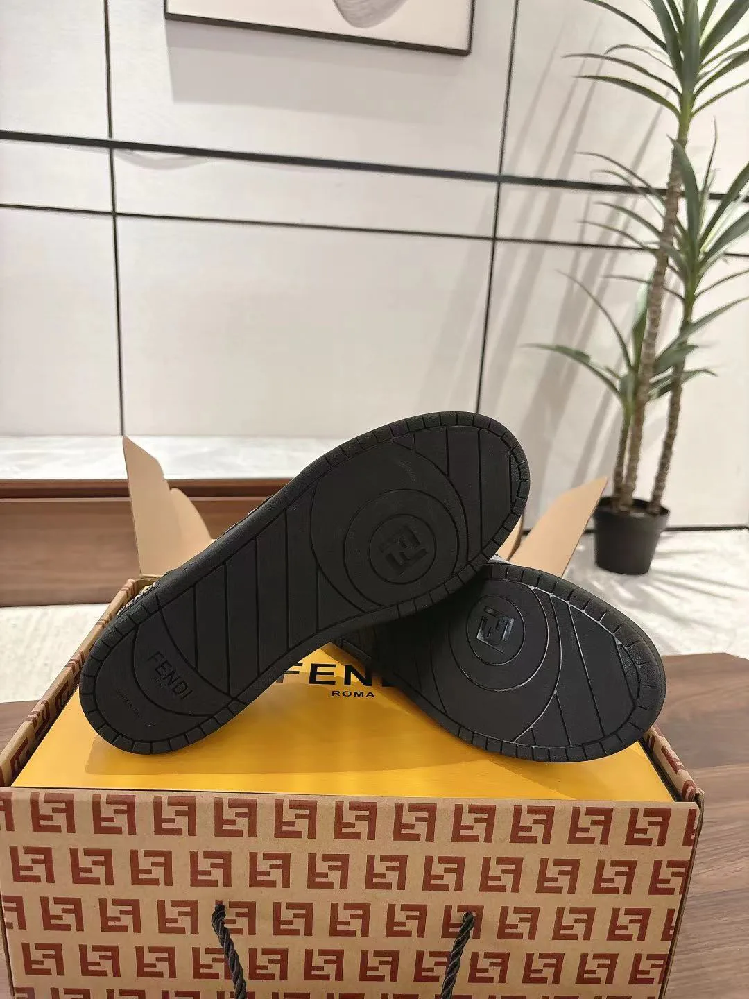 Women's Sneakers FENDI 18219518