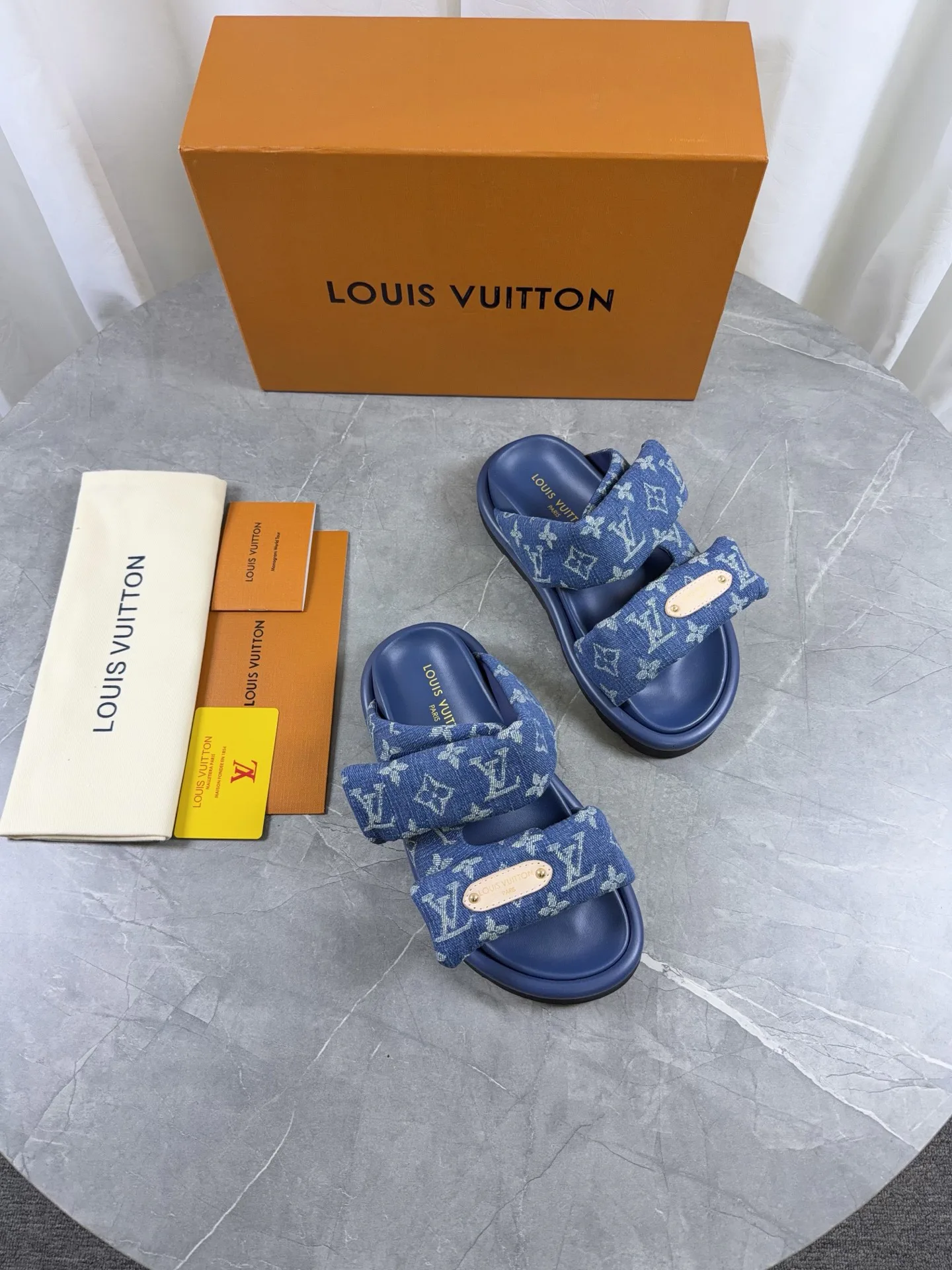 Women's Flip-Flops LOUIS VUITTON 17968796