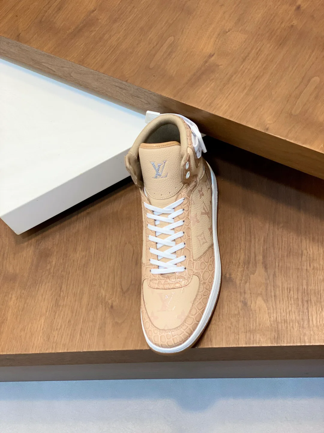 Men's Sneakers LOUIS VUITTON 18265103