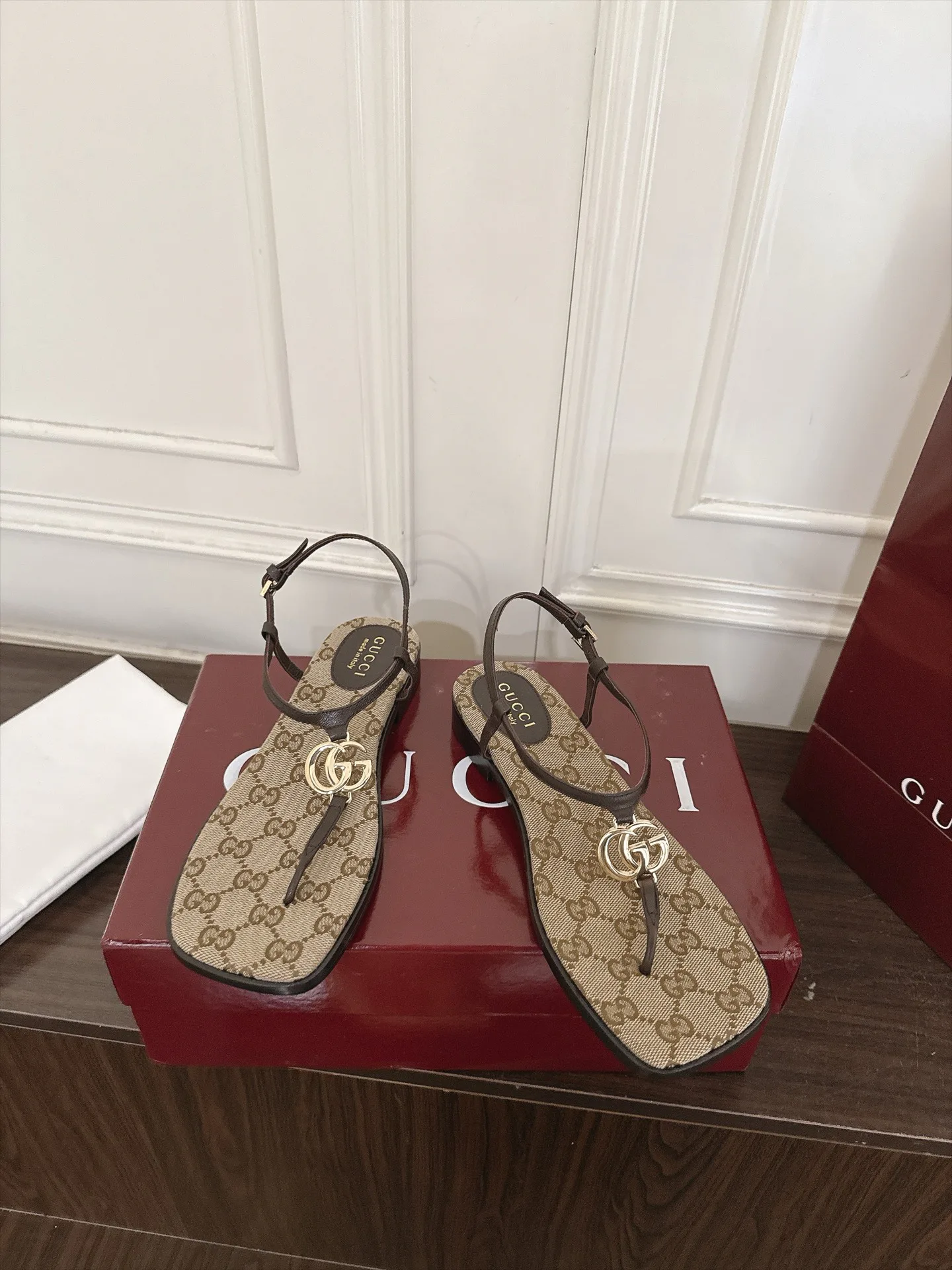 Women's Open-Toe Sandals GUCCI 18143126