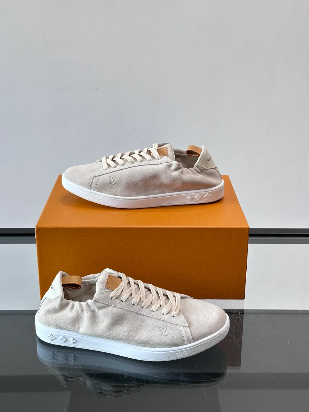 Men's Sneakers LOUIS VUITTON 18263695