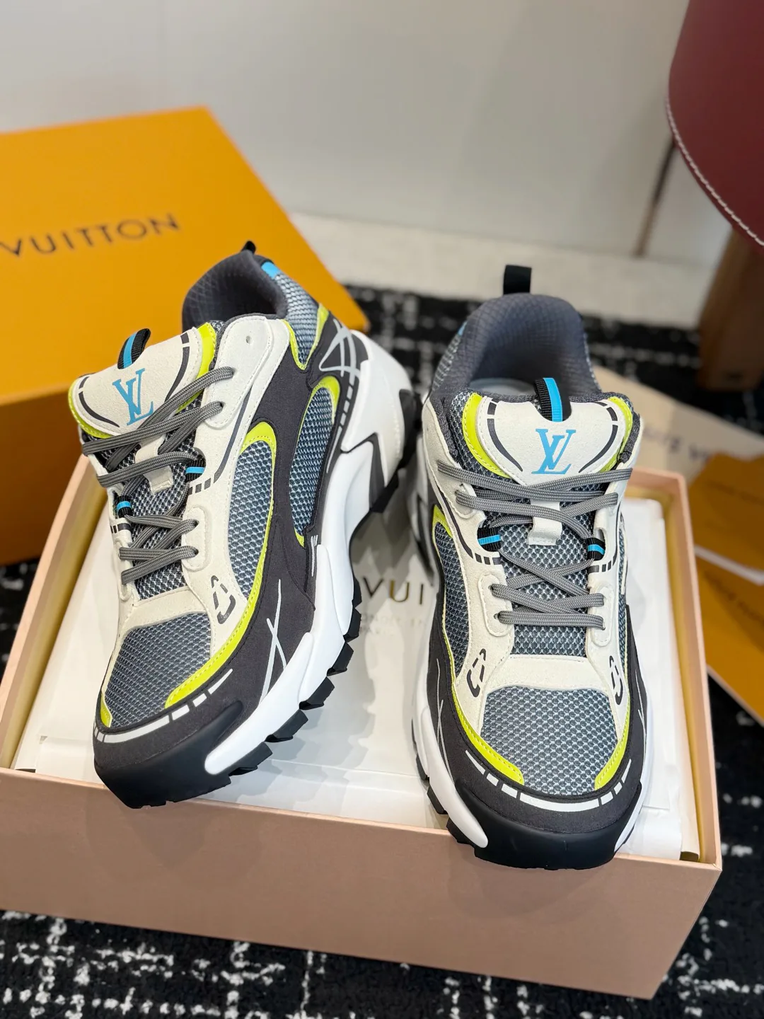 Men's Sneakers LOUIS VUITTON 17437990