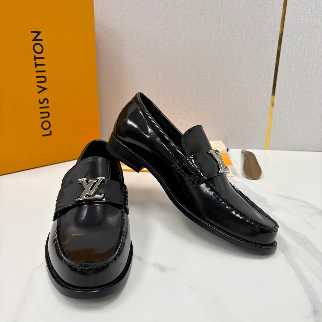 Men's Loafers And Dress Shoes LOUIS VUITTON 18139700