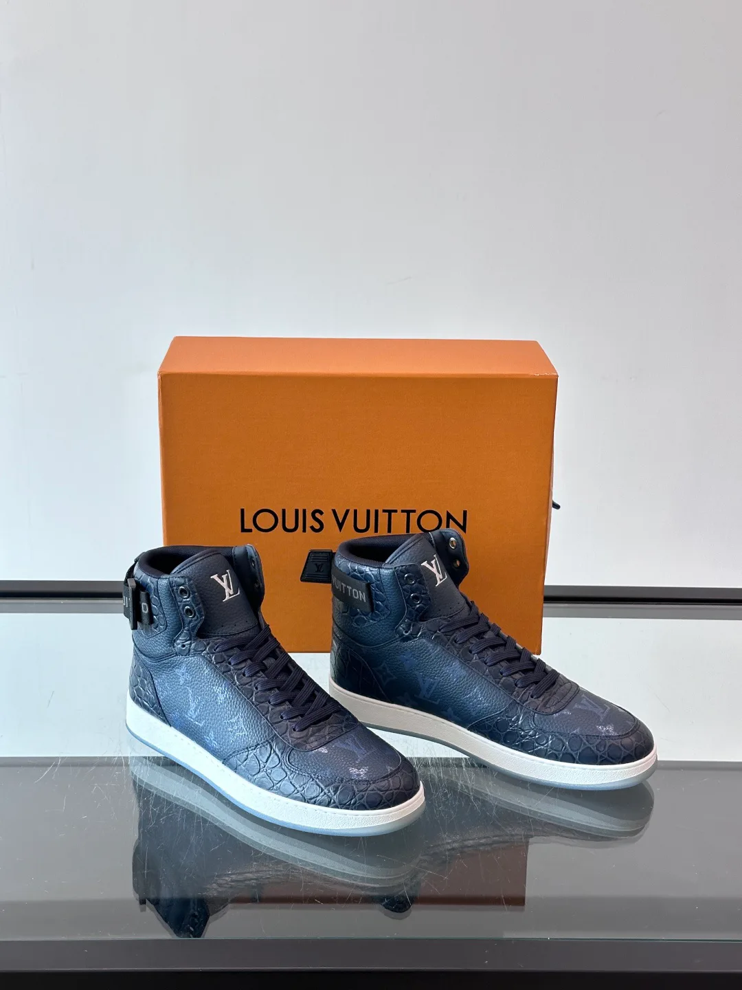 Men's Sneakers LOUIS VUITTON 18400603