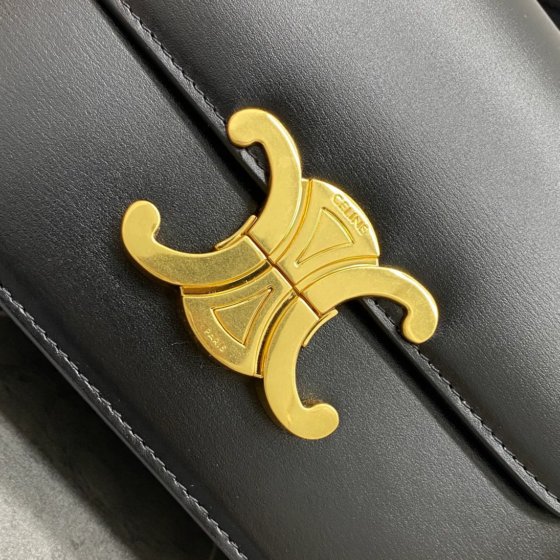 Women's Classic Handbags CELINE 18141589