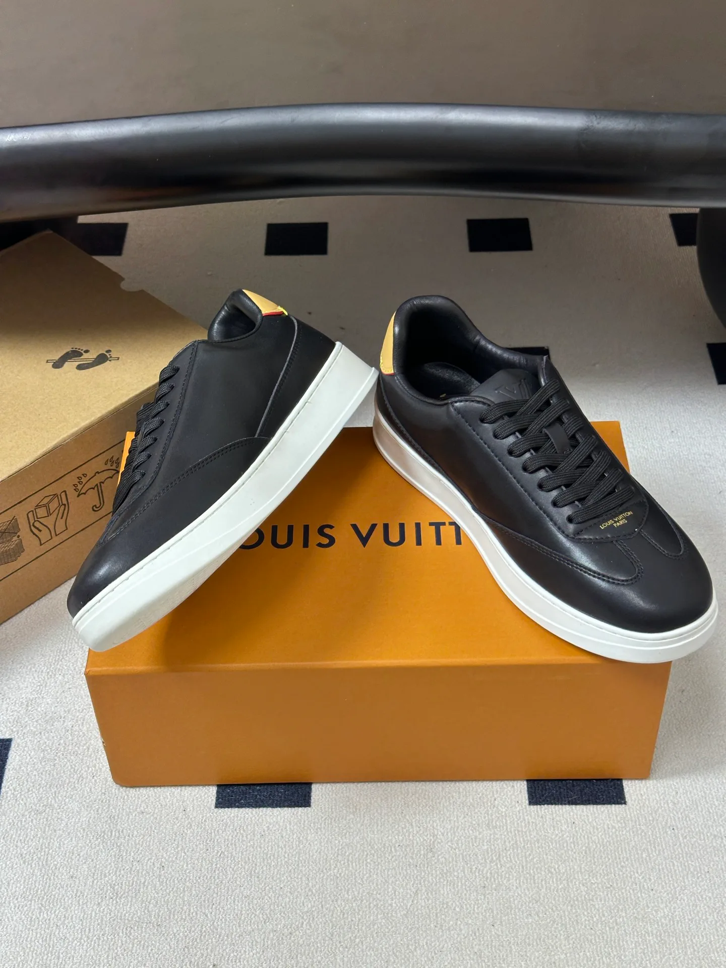 Men's Sneakers LOUIS VUITTON 18340906