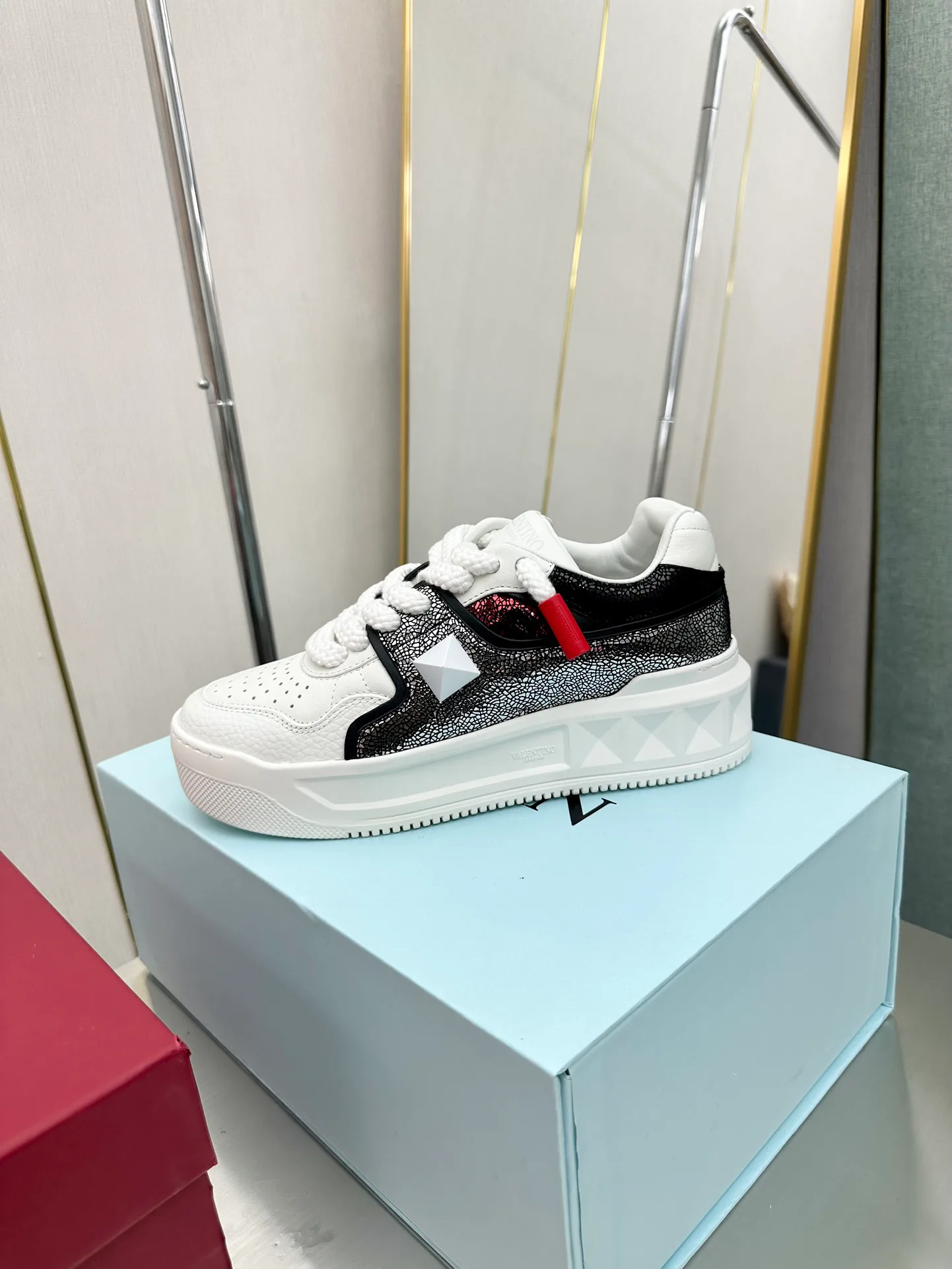 Women's Sneakers VALENTINO 17904338