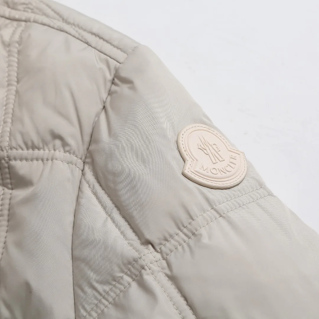 Women's Jackets And Down Jackets MONCLER 17883648