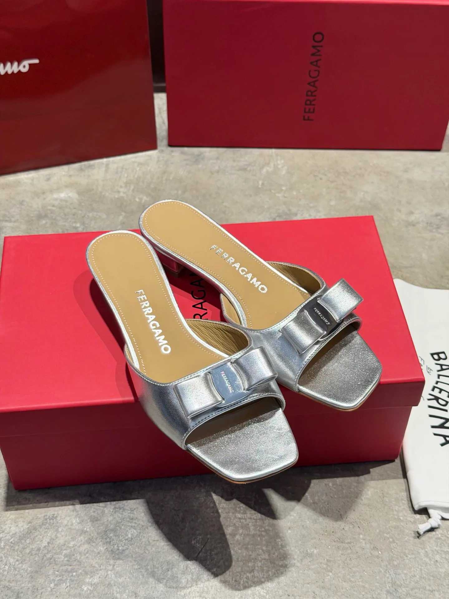 Women's Open-Toe Sandals SALVATORE FERRAGAMO 17642572
