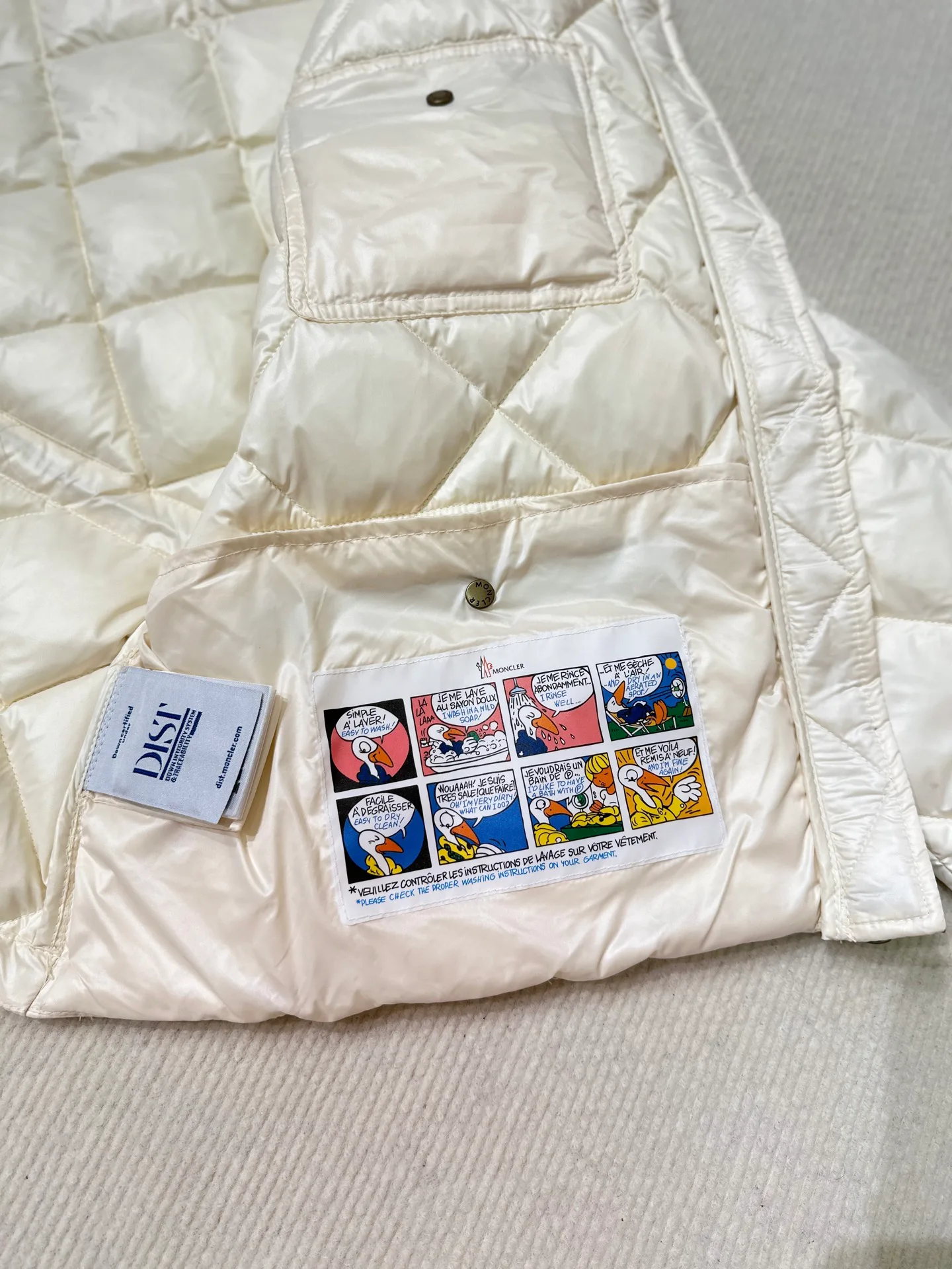 Women's Jackets And Down Jackets MONCLER 17938425
