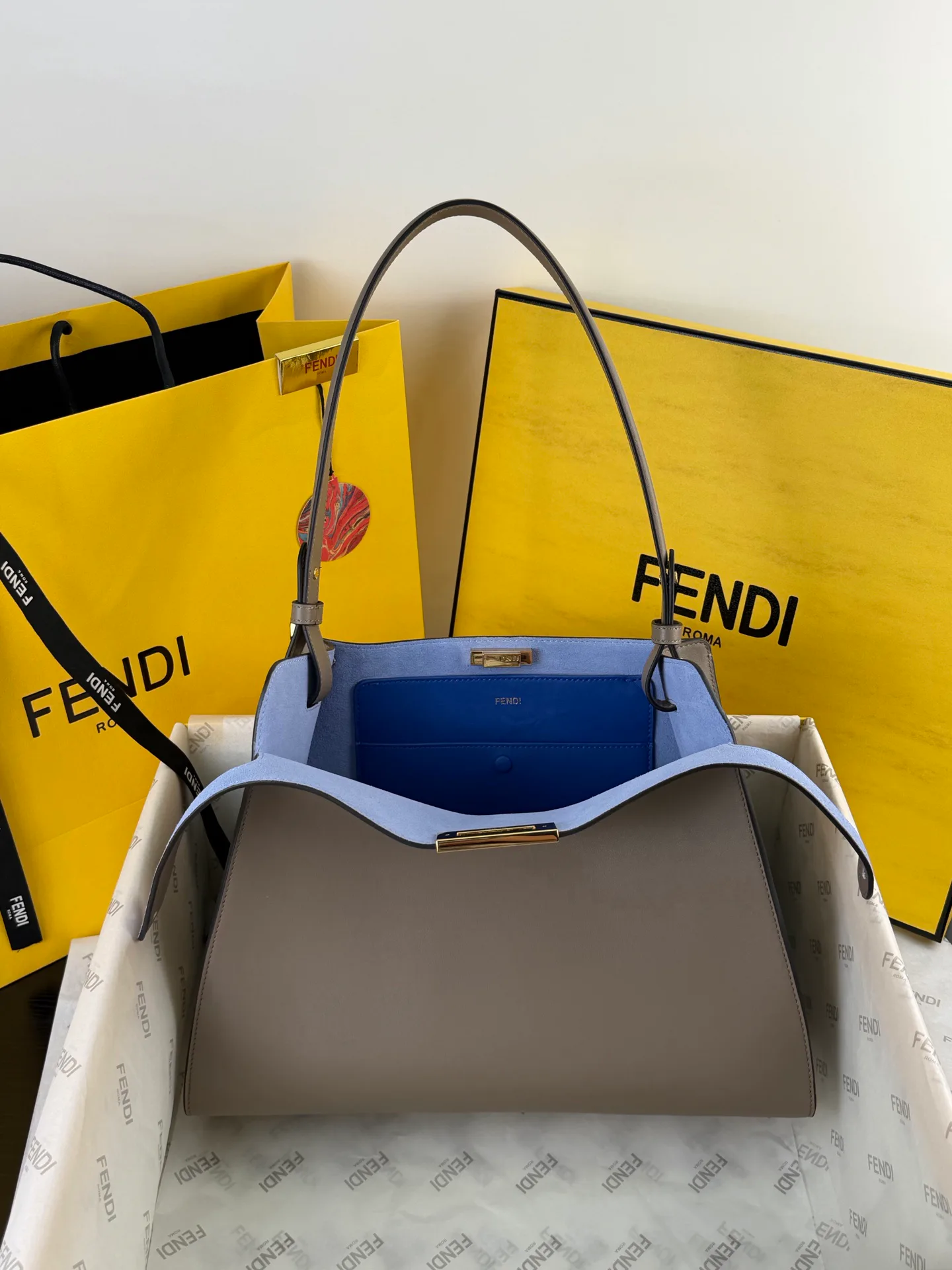 Women's Classic Handbags FENDI 17901907