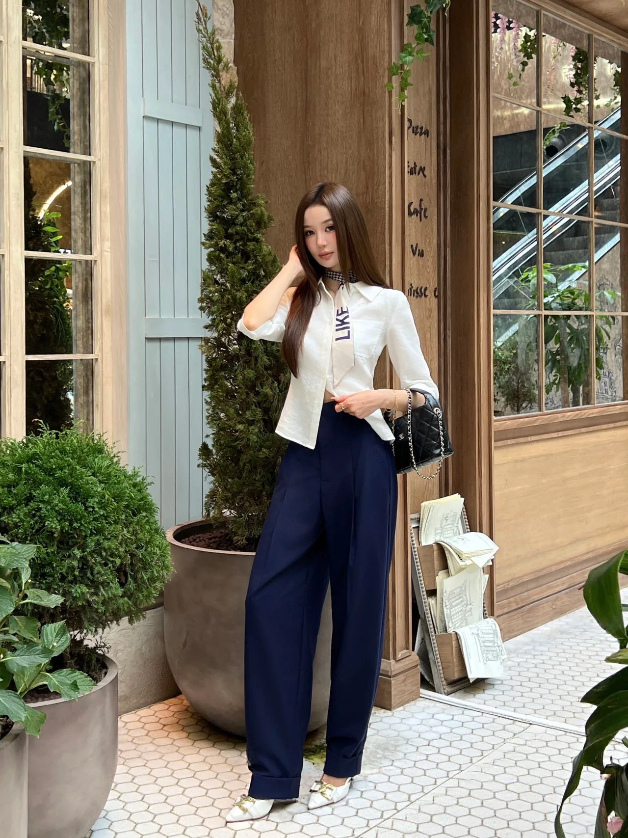 Women's Trousers CHANEL 18221145
