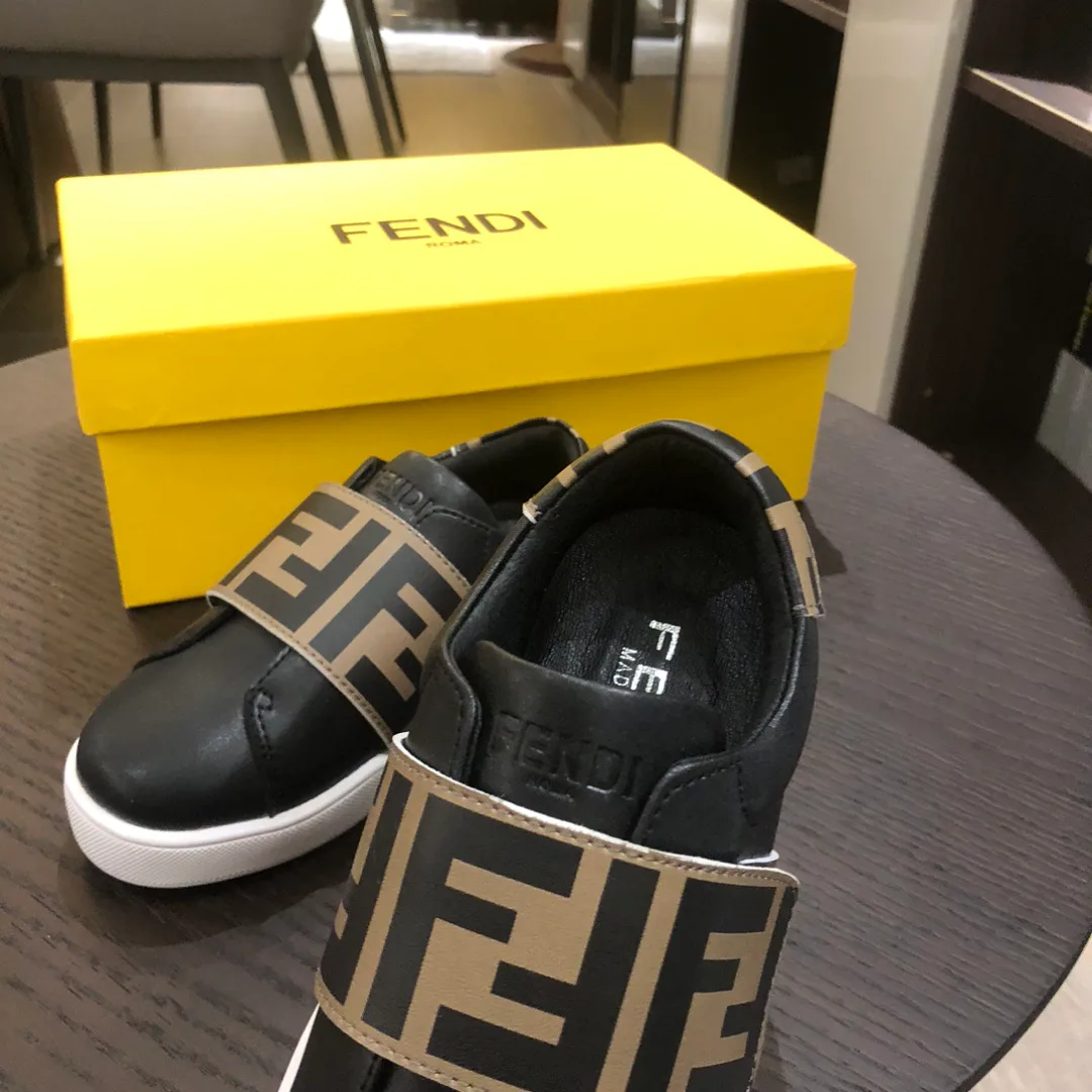 Кроссовки Женские Fendi 18591611