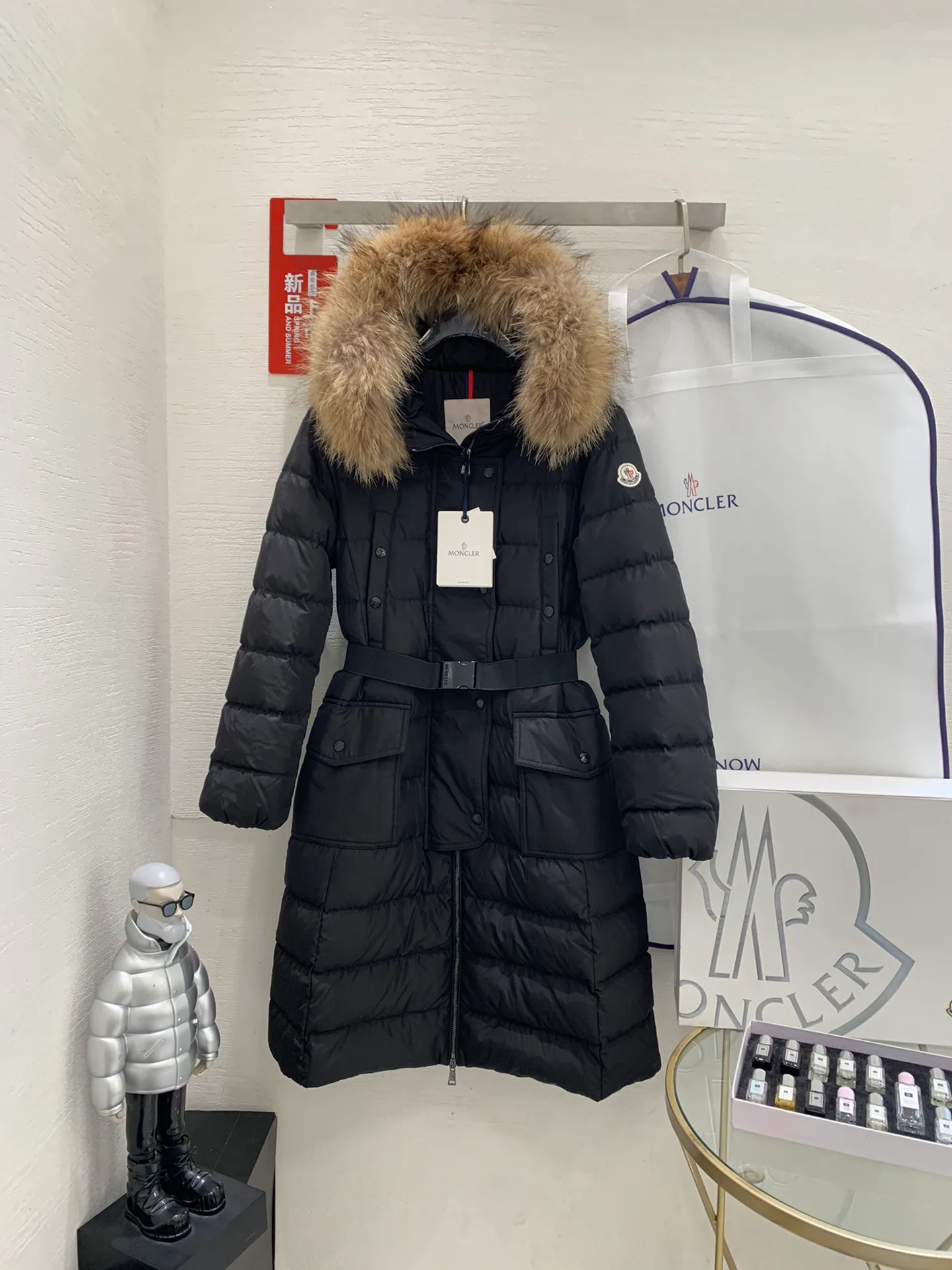 Women's Jackets And Down Jackets MONCLER 18451398
