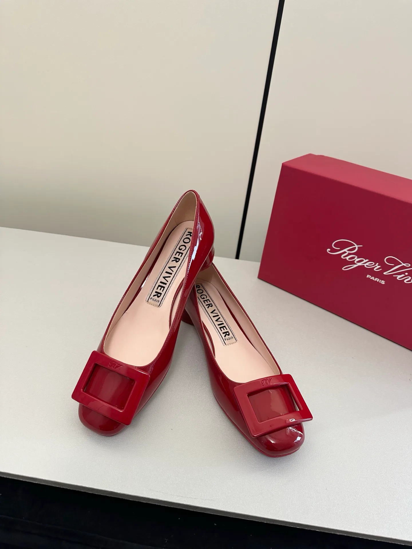 Women's Ballet Flats ROGER VIVIER 17624466