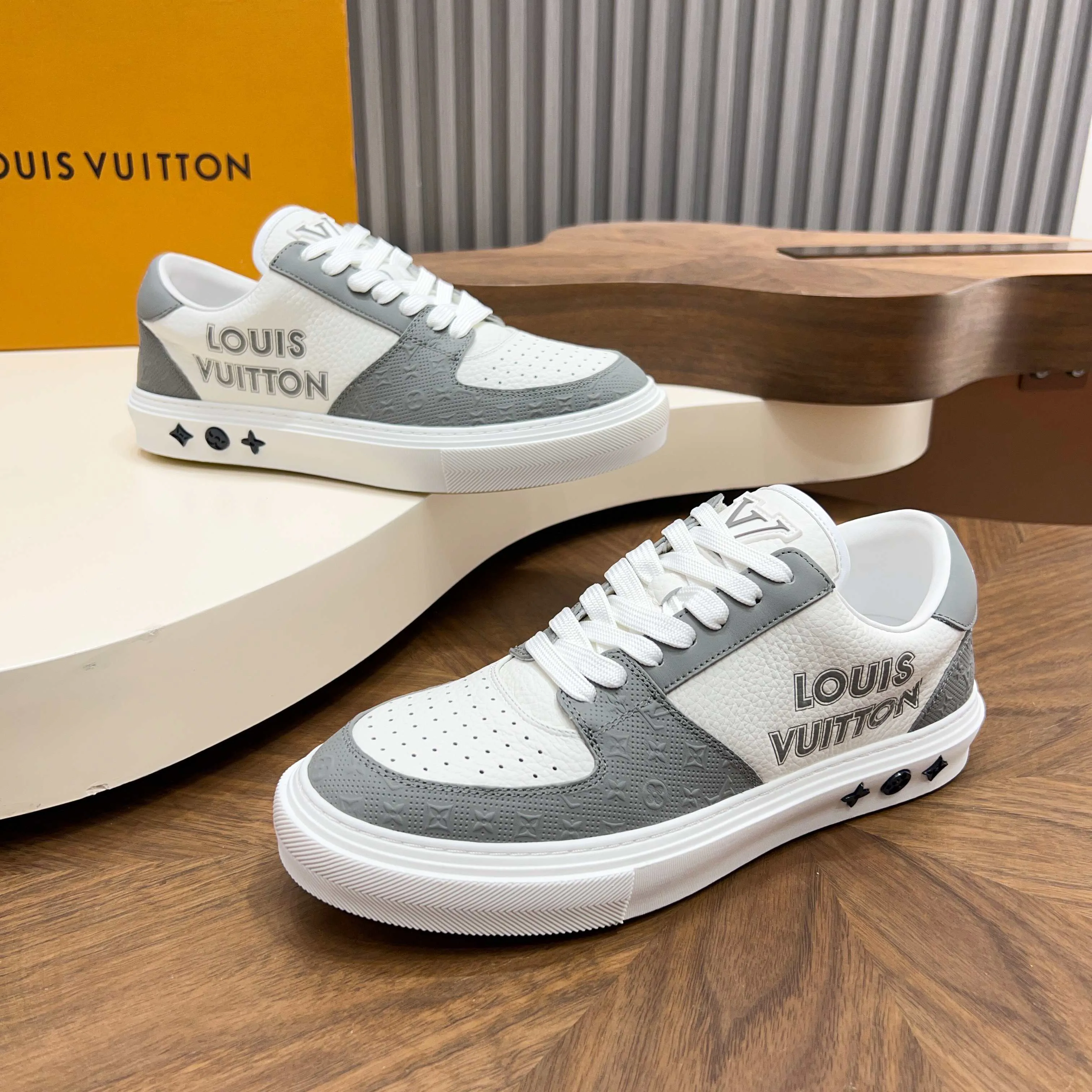 Men's Sneakers LOUIS VUITTON 17921407