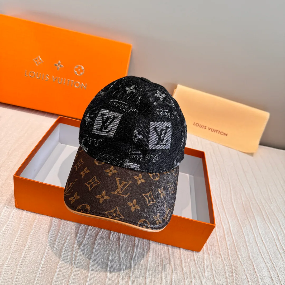 Hats LOUIS VUITTON 18105215