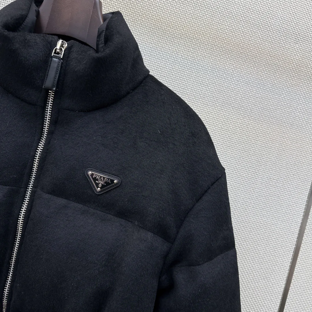 Куртки И Пуховики Женские Prada 18629387