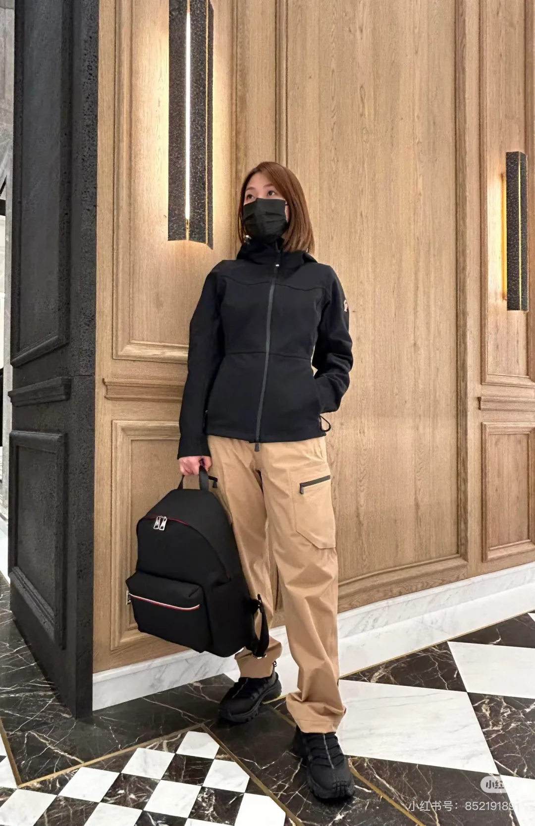 Women's Jackets And Down Jackets MONCLER 18517128