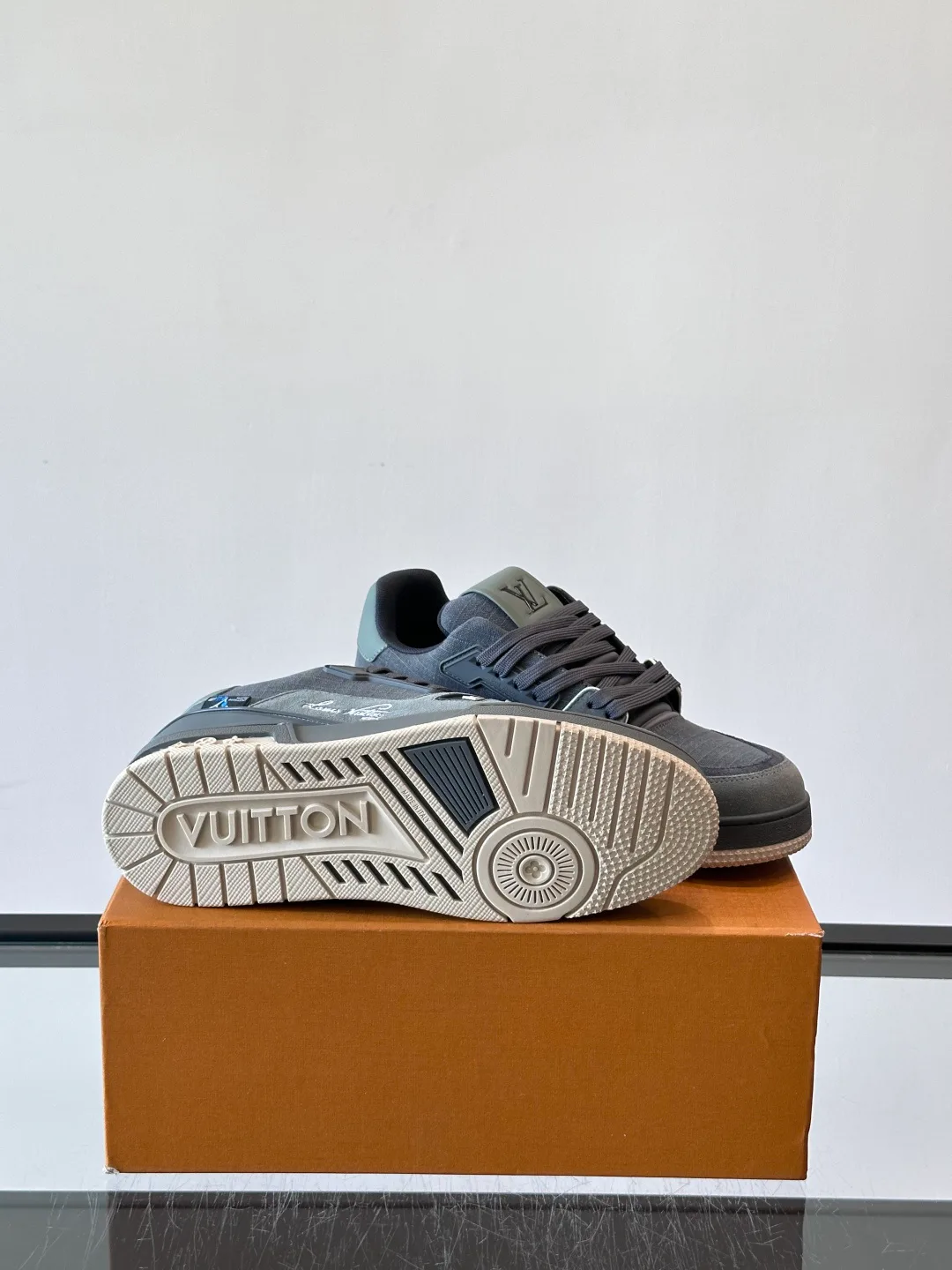 Men's Sneakers LOUIS VUITTON 17604276