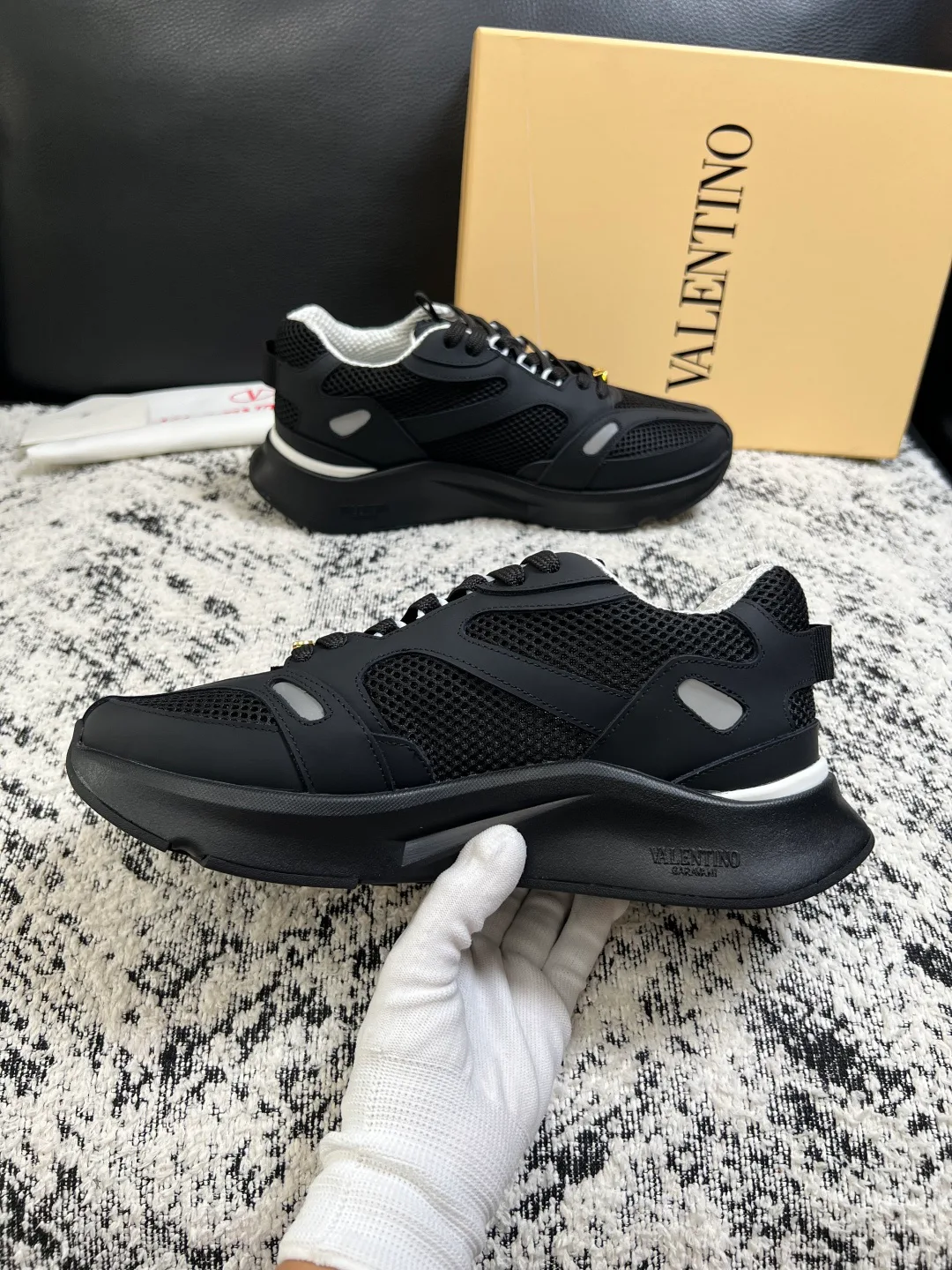 Men's Sneakers VALENTINO 17429899