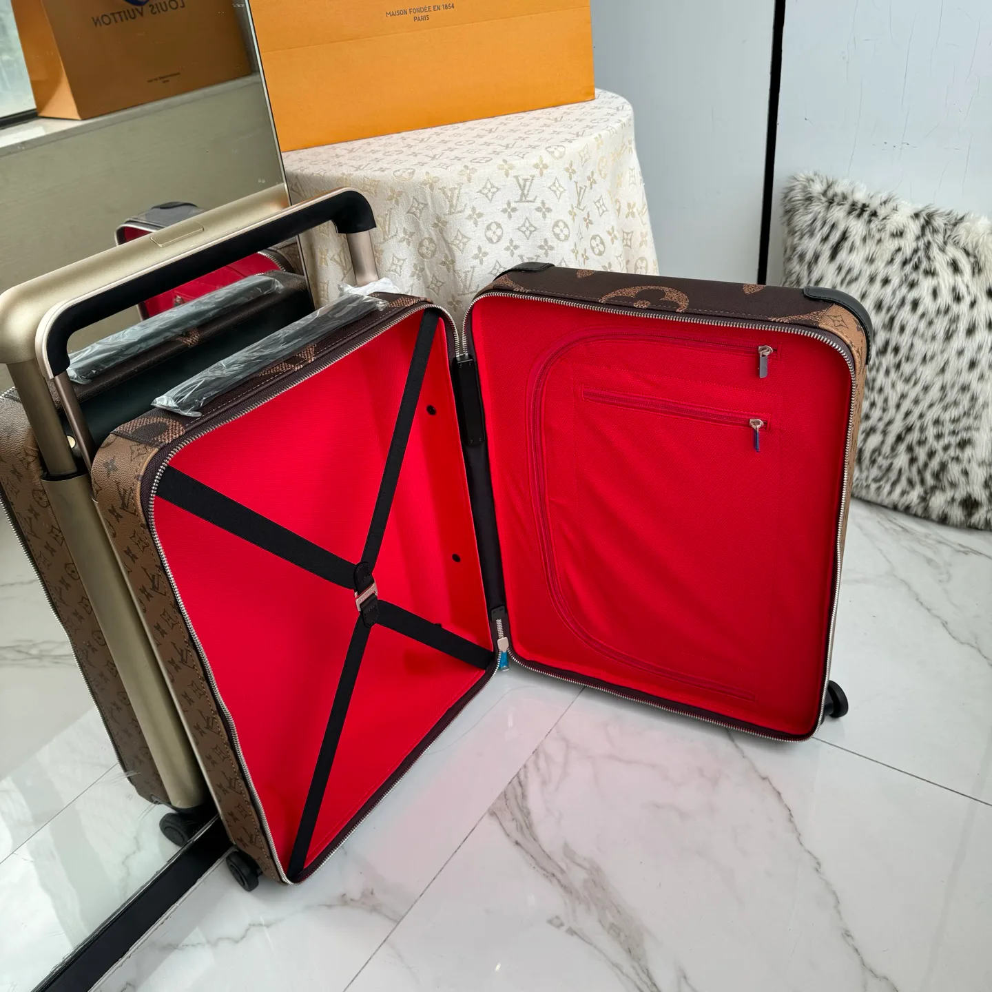Suitcases LOUIS VUITTON 17801480