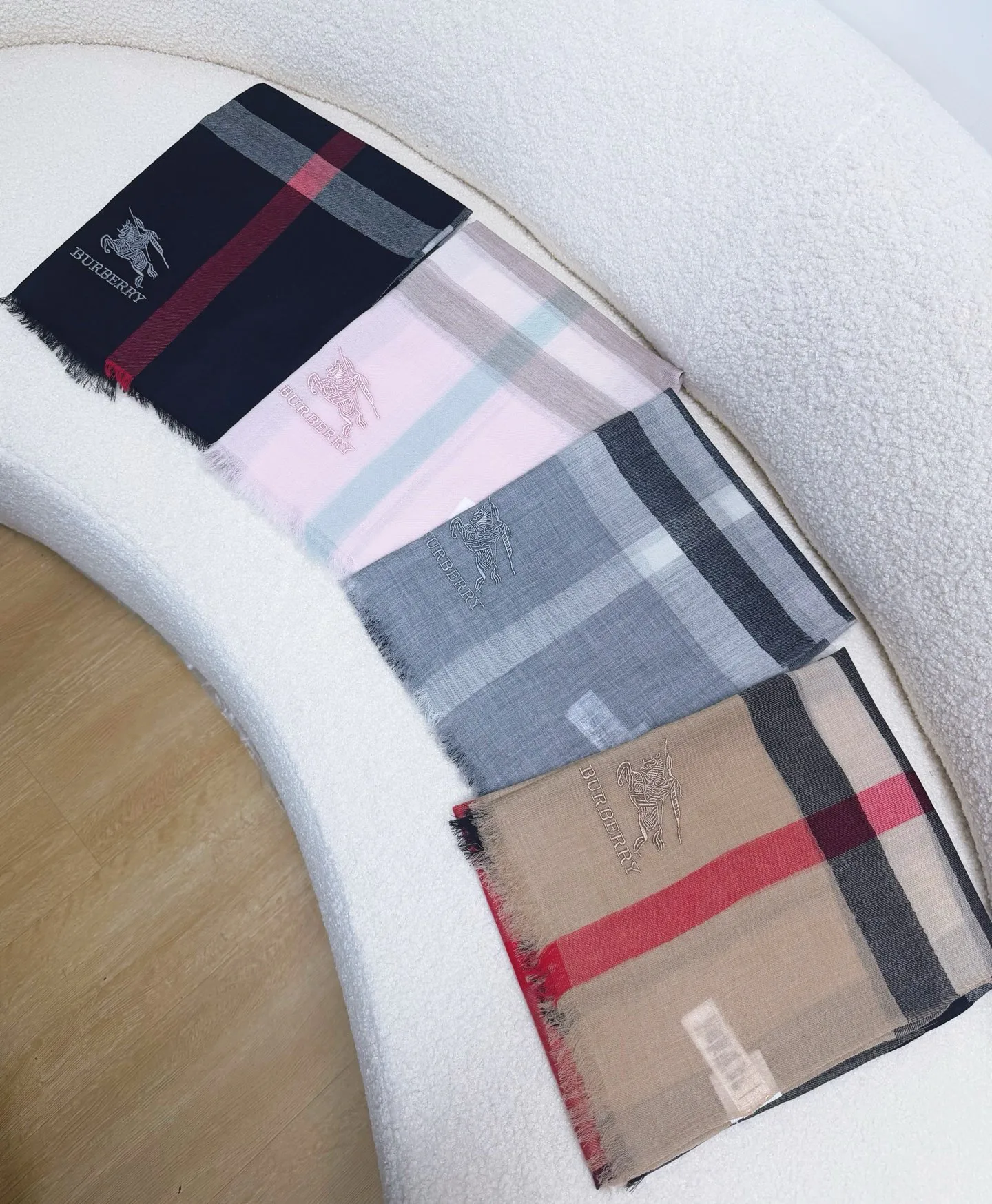 Scarves BURBERRY 18426917