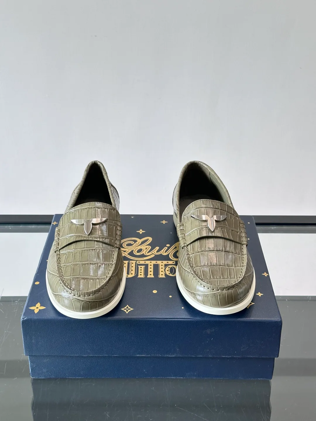 Men's Loafers And Dress Shoes LOUIS VUITTON 18118562