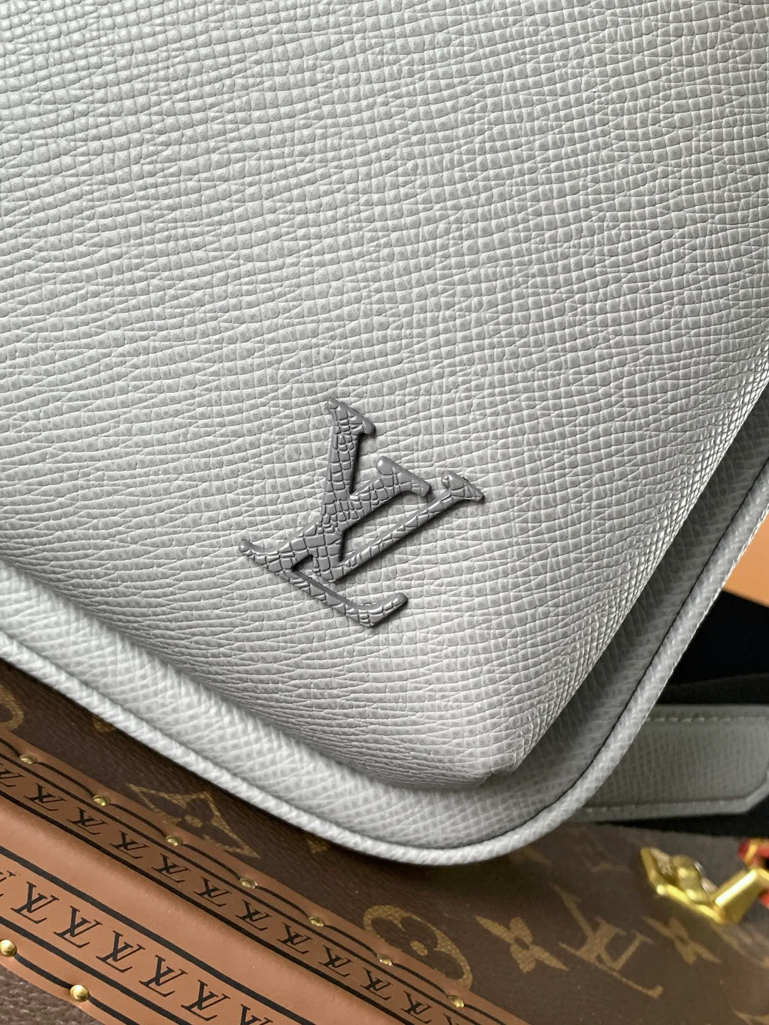 Women's Shoulder Bags LOUIS VUITTON 17948724