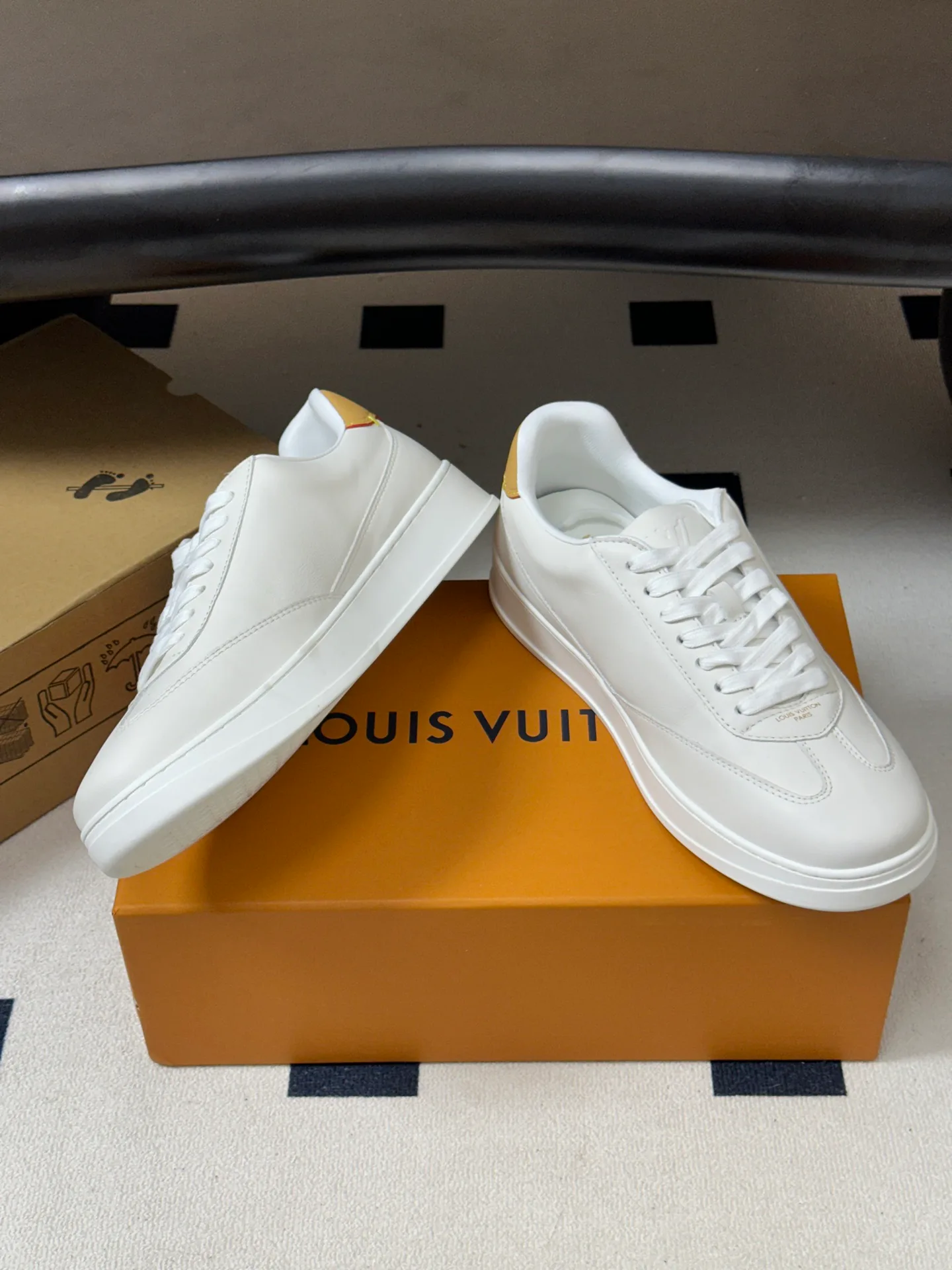 Men's Sneakers LOUIS VUITTON 18340907