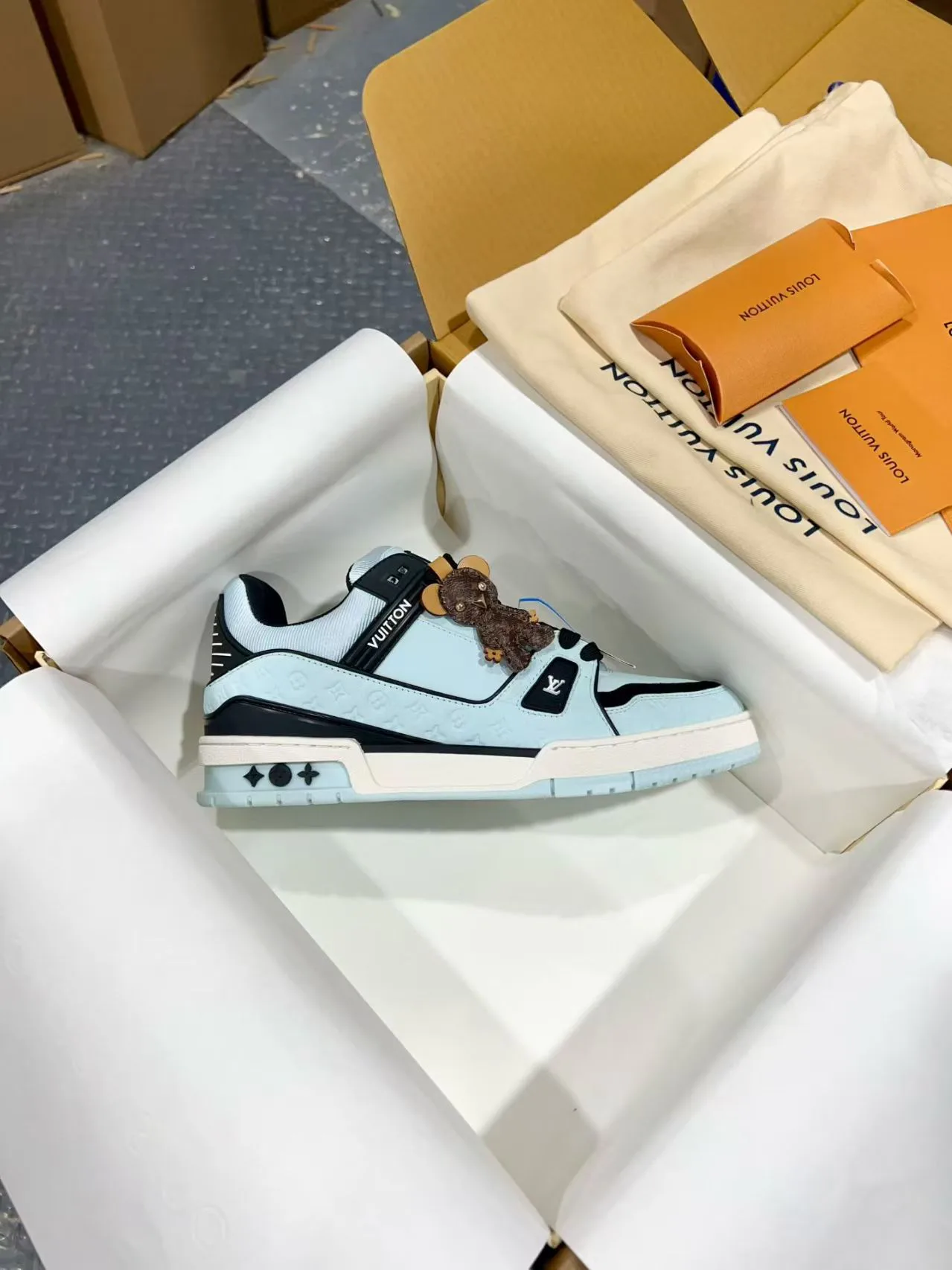 Men's Sneakers LOUIS VUITTON 18170757