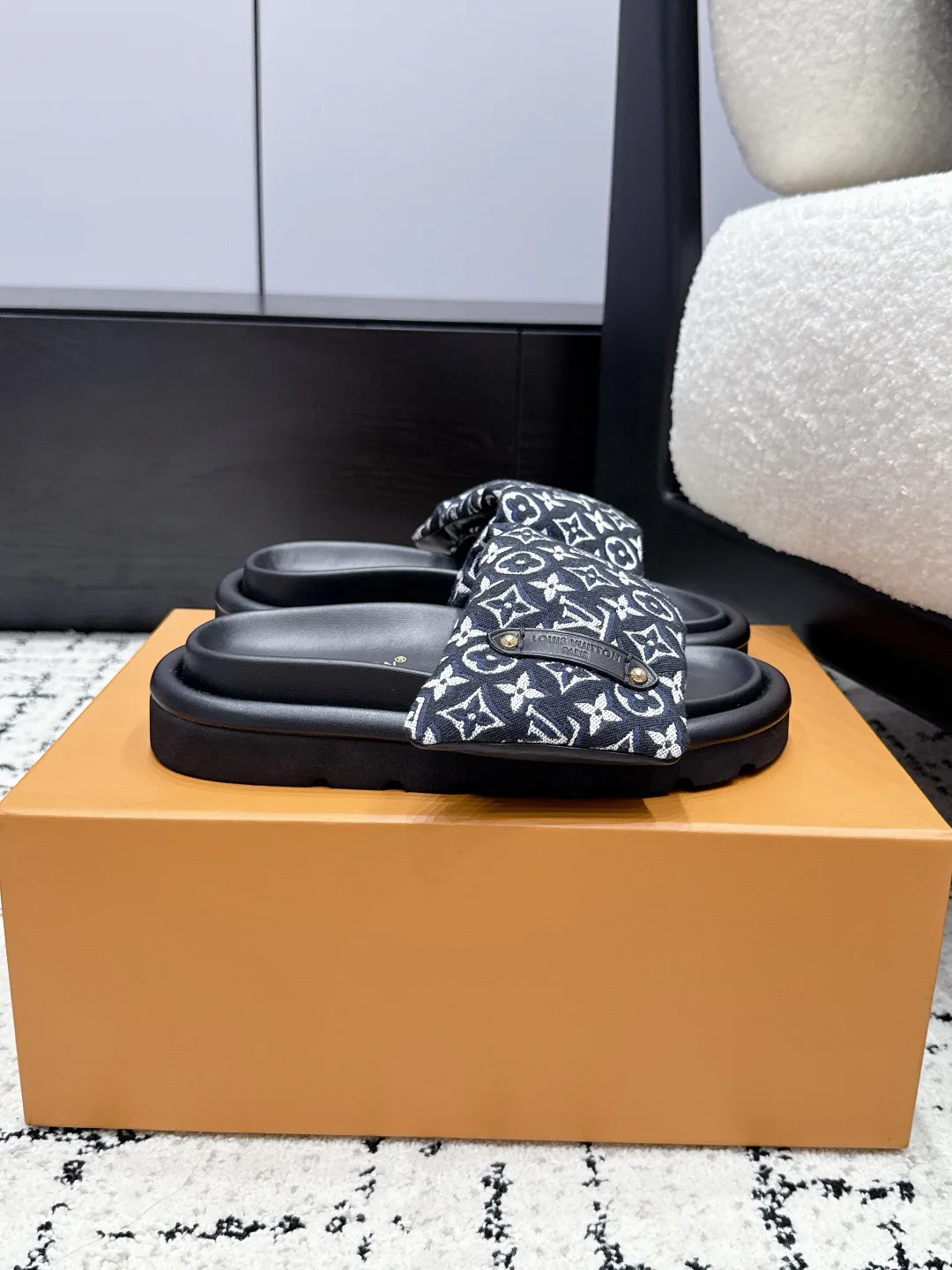 Women's Flip-Flops LOUIS VUITTON 17804558